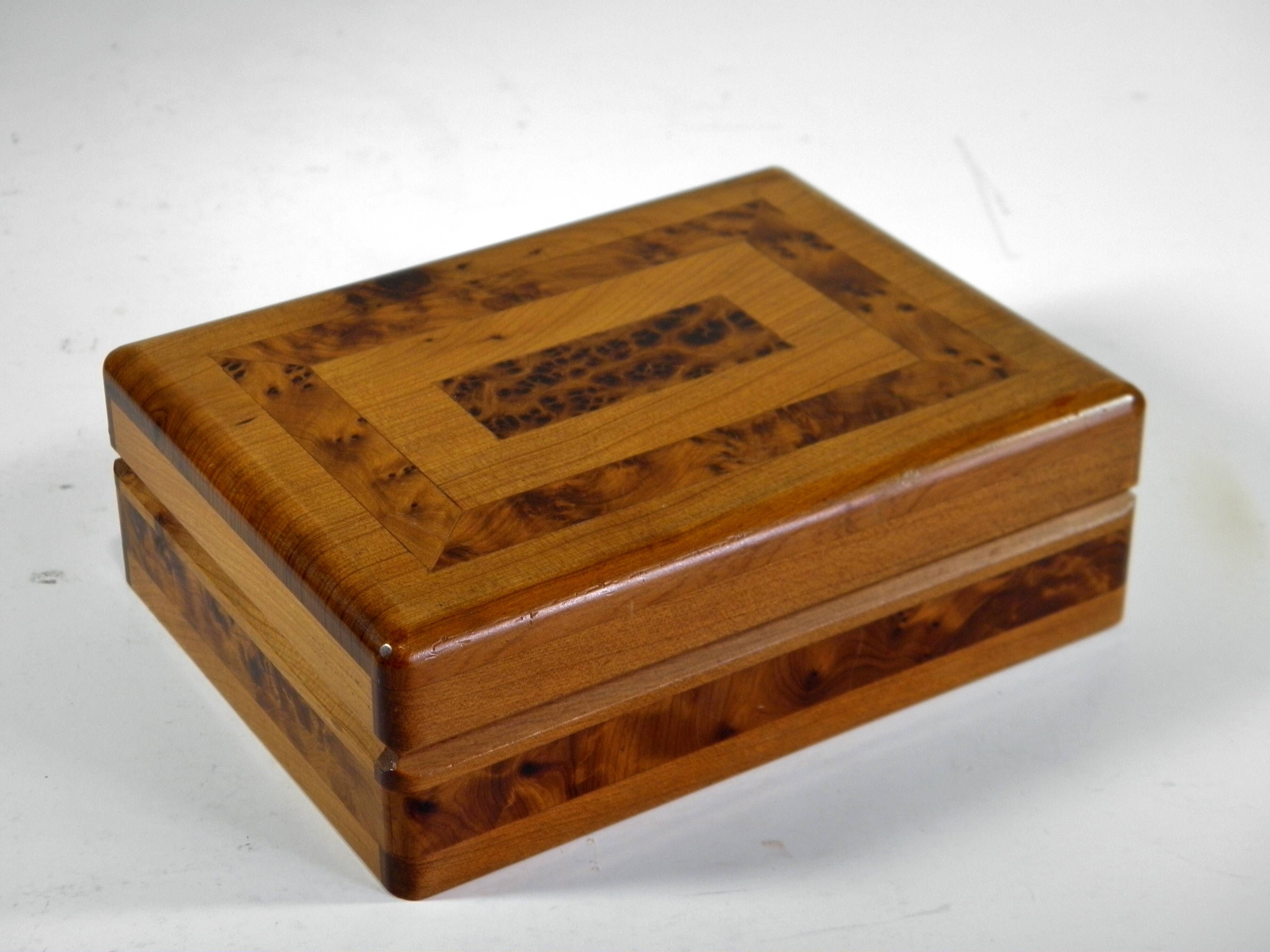 Thuya marquetry box 14 x 11 cm