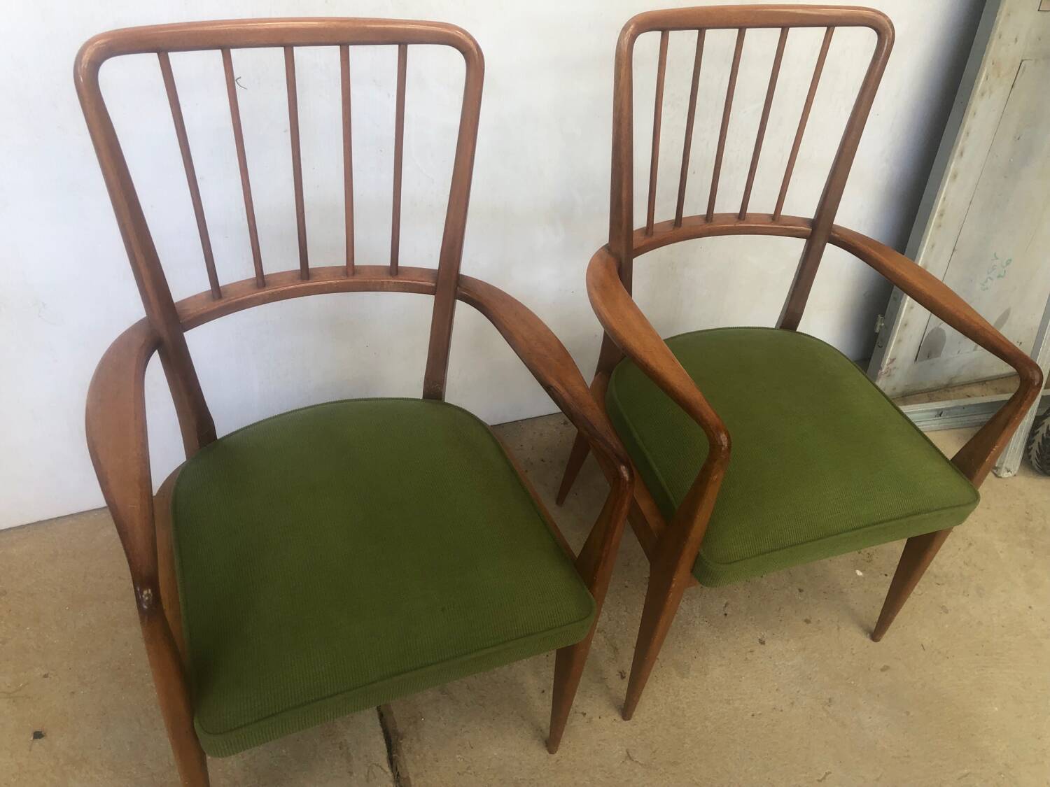 Ensemble de 6 chaises et 2 fauteuils de Charles Ramos