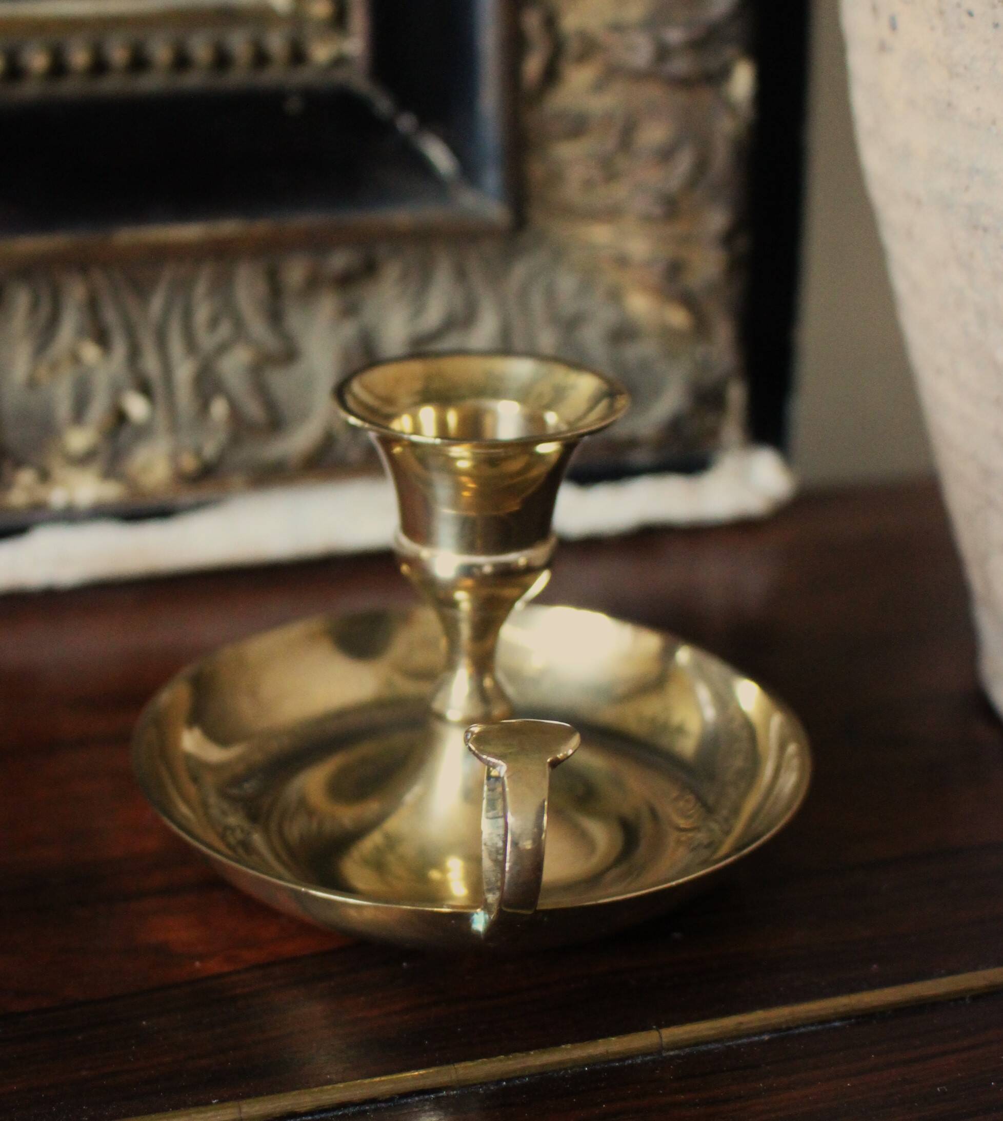 Round brass cellar rat candle holder