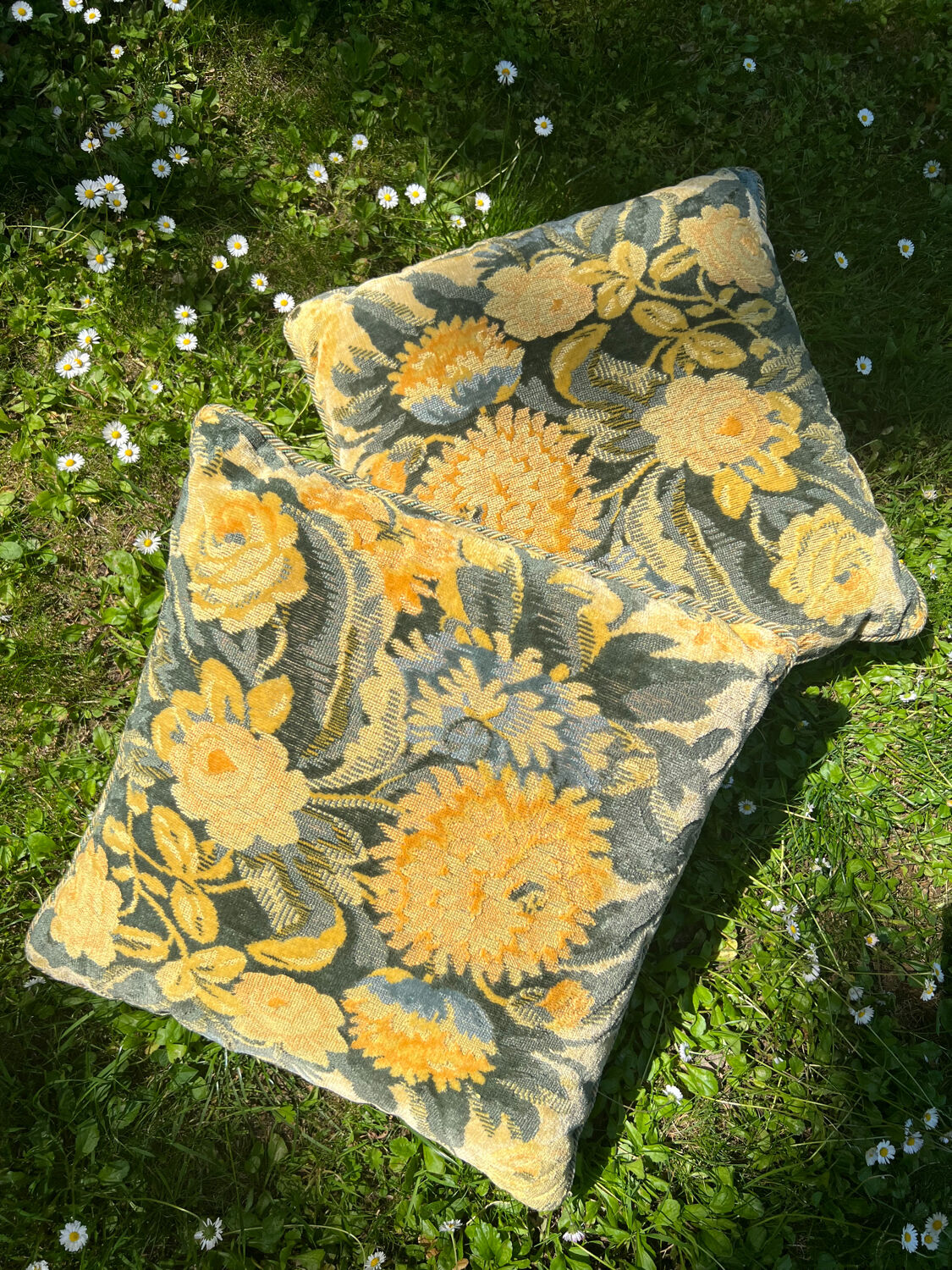 Set of vintage cushions