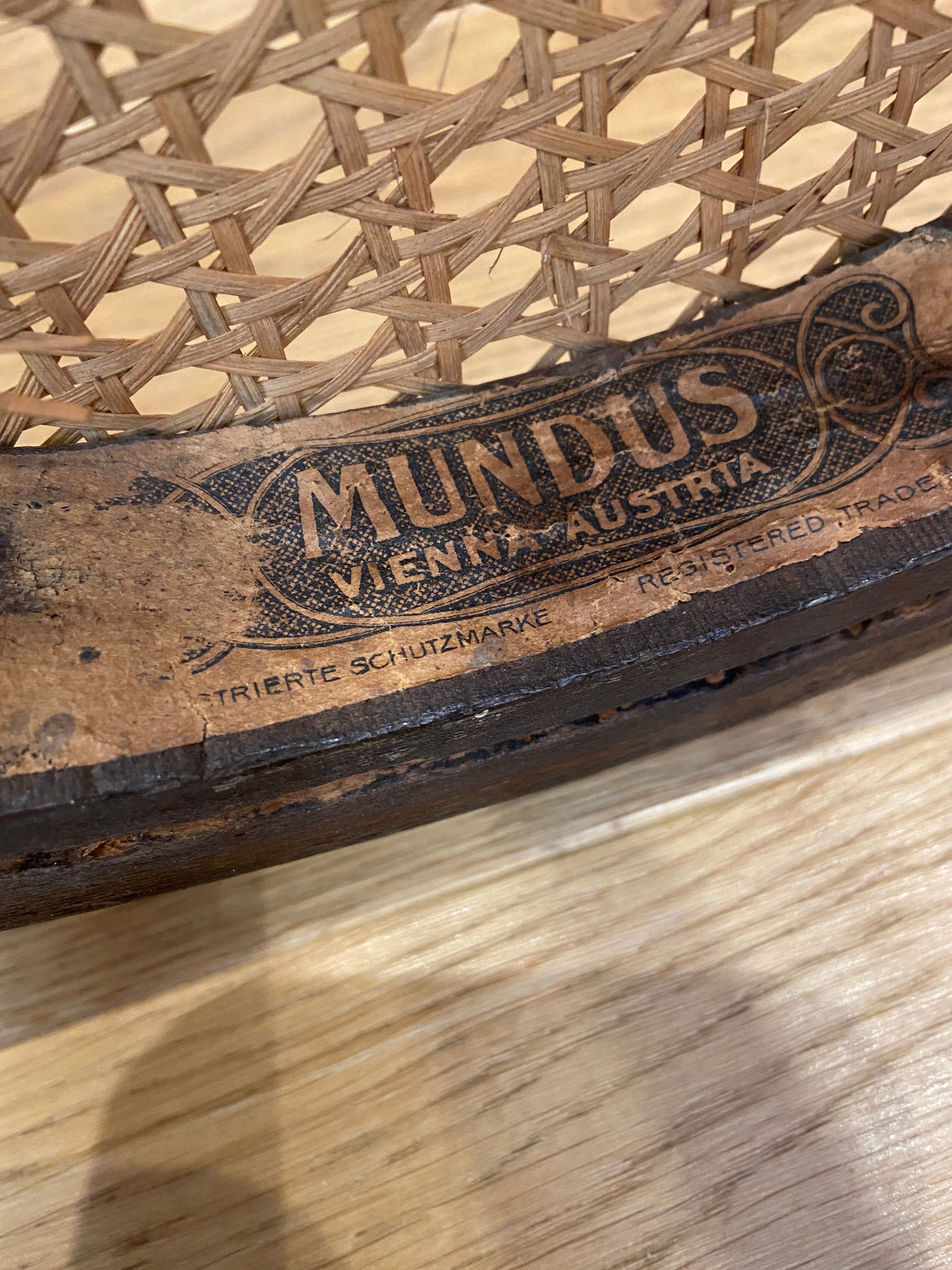 Mundus 1900 curved wooden chair Mundus