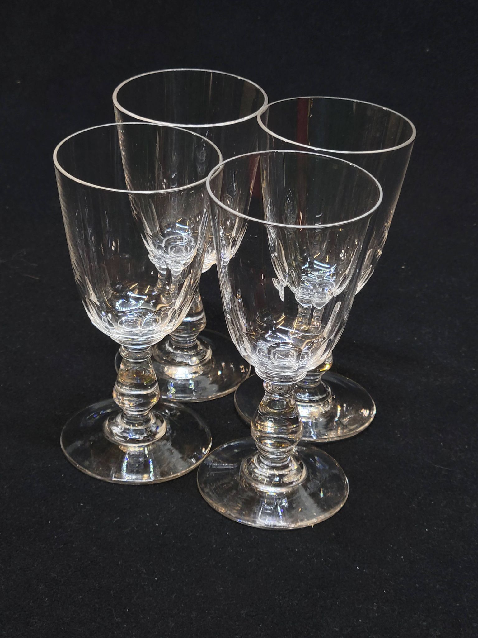 4 anciens verres a vin en cristal taillé baccarat ? saint louis ?