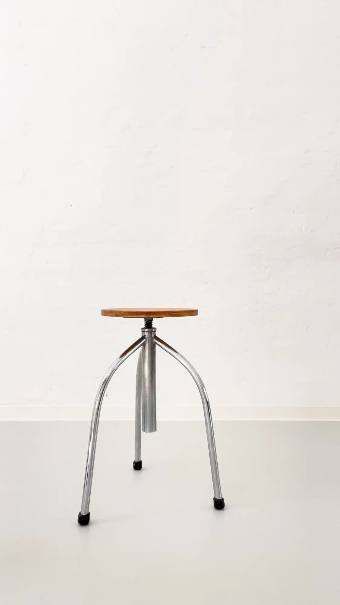 Vintage industrial workshop stool, adjustable tripod, 1960s–70s
