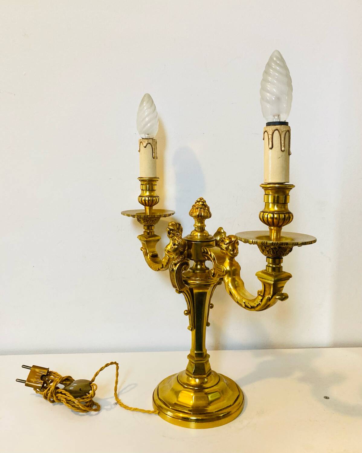 Chandelier en bronze à décors de putti et cariatides, début XXe