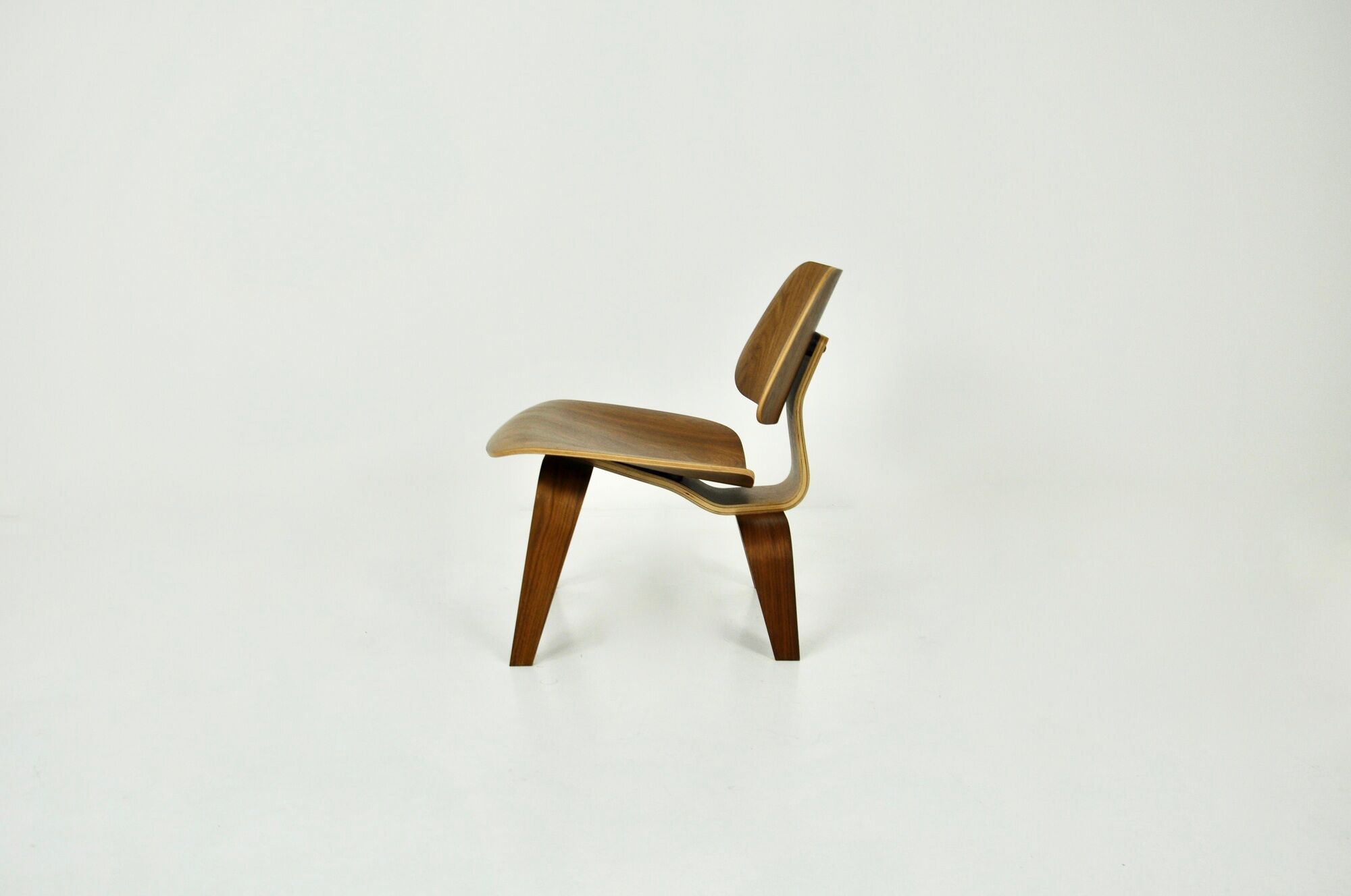 LCW plywood lounge chair By Charles Eames for Herman Miller, 1950S