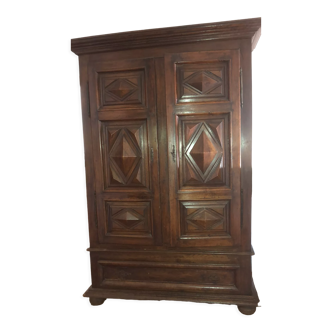 Armoire pointe de diamant