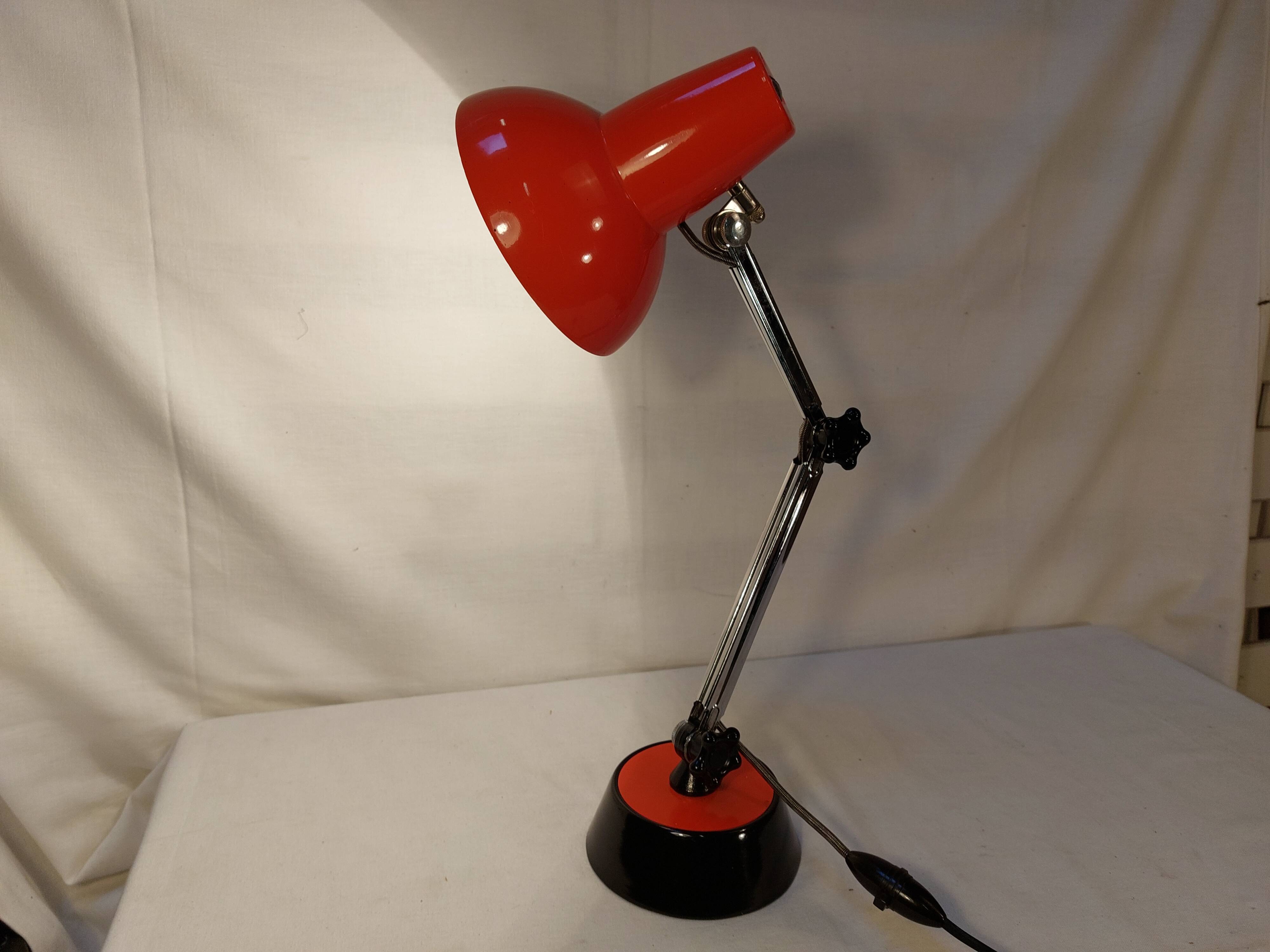 Vintage red articulated desk lamp - 70s/80s.