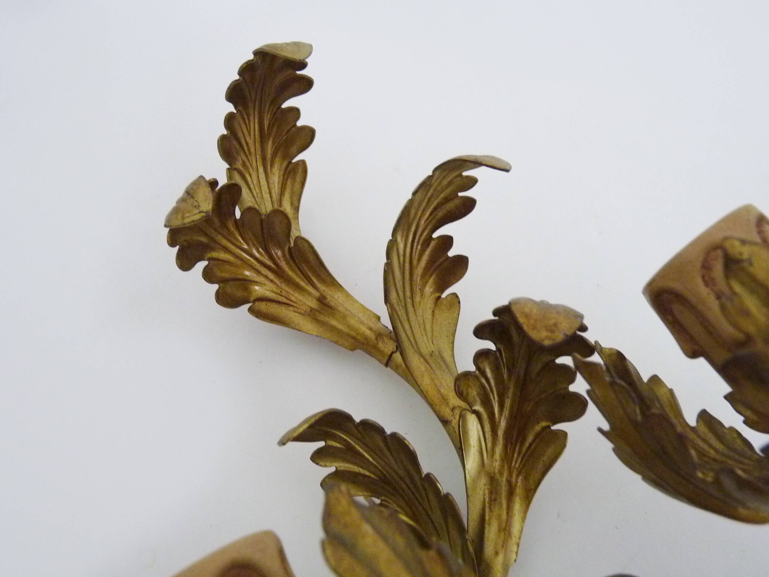Vintage Italian wall light in gilded wood. 1970s