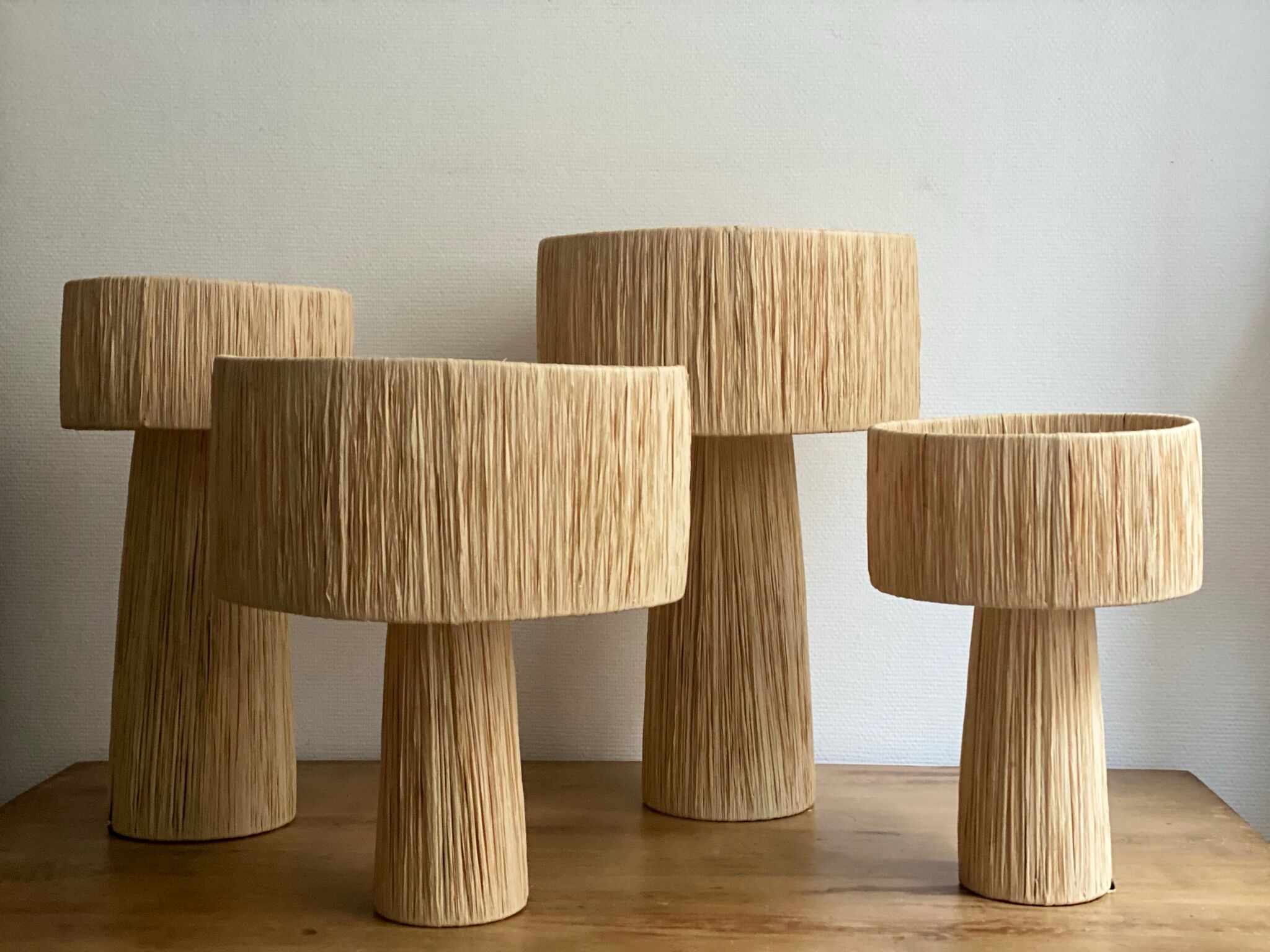 Minimalist bedside lamp raffia size L