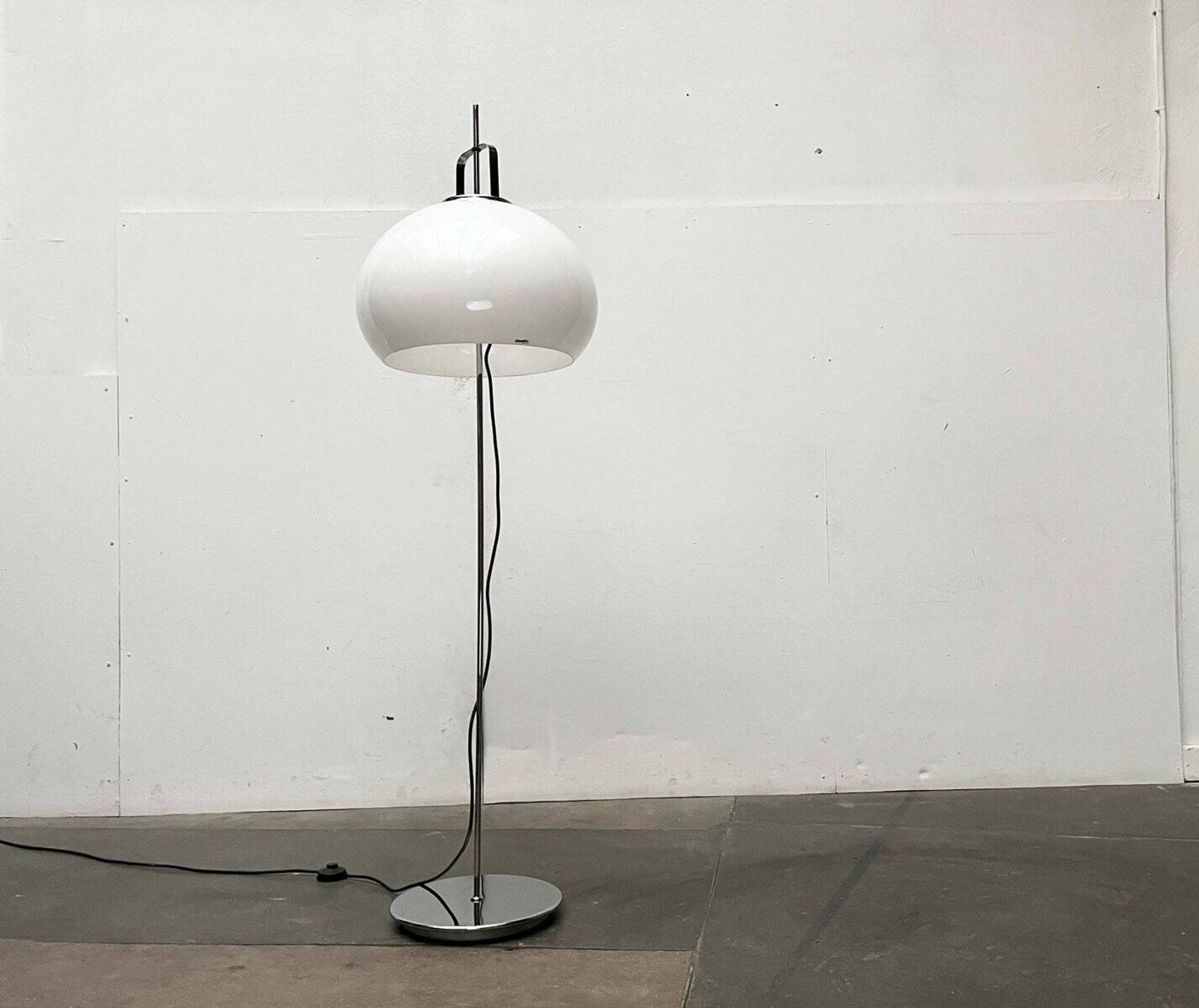 Lucerna floor lamp, Space Age model, modern Italian mid-century by Guzzini for iGuzzini, 1960s.