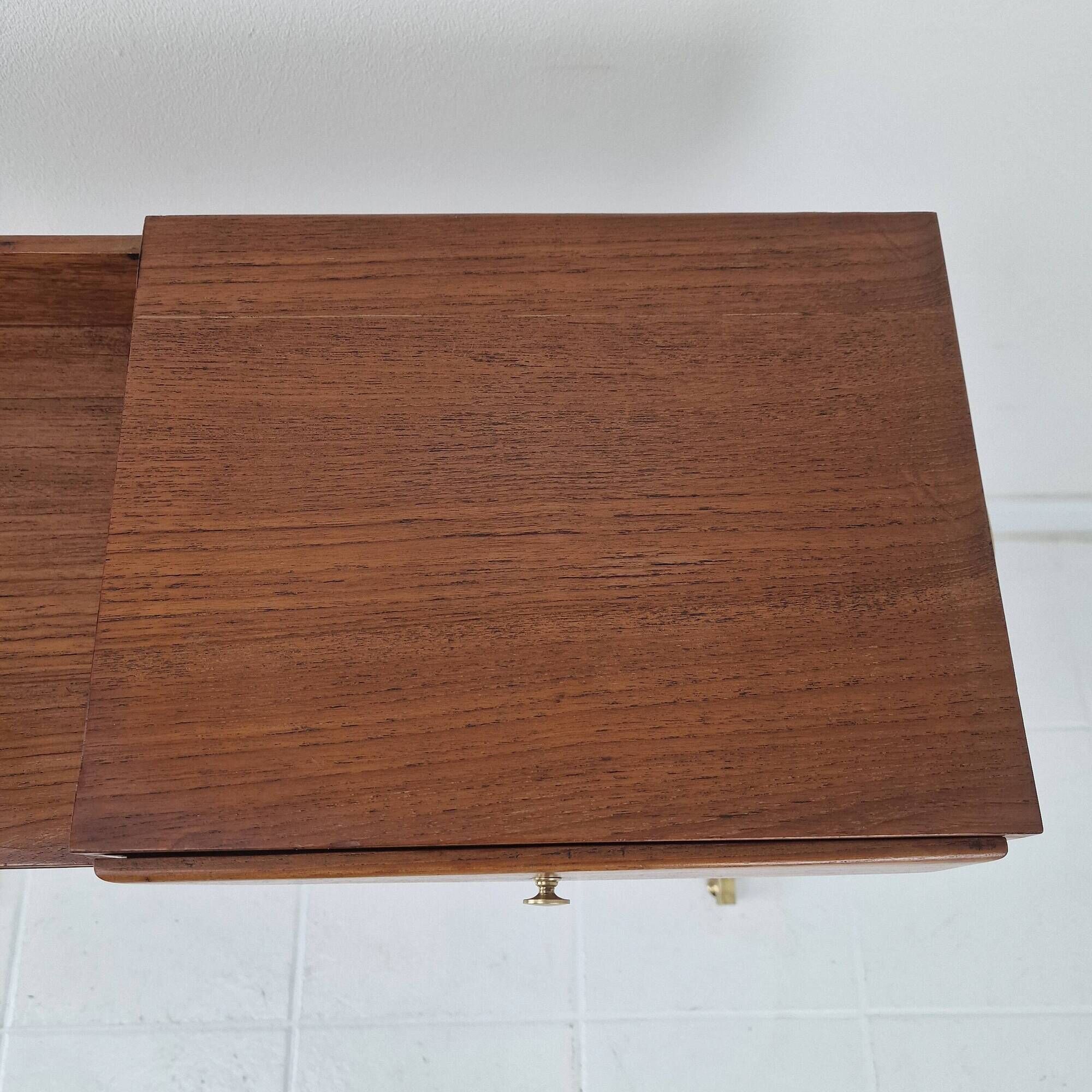 Table console / coiffeuse italienne du milieu du siècle avec des éléments en laiton, années 1950.