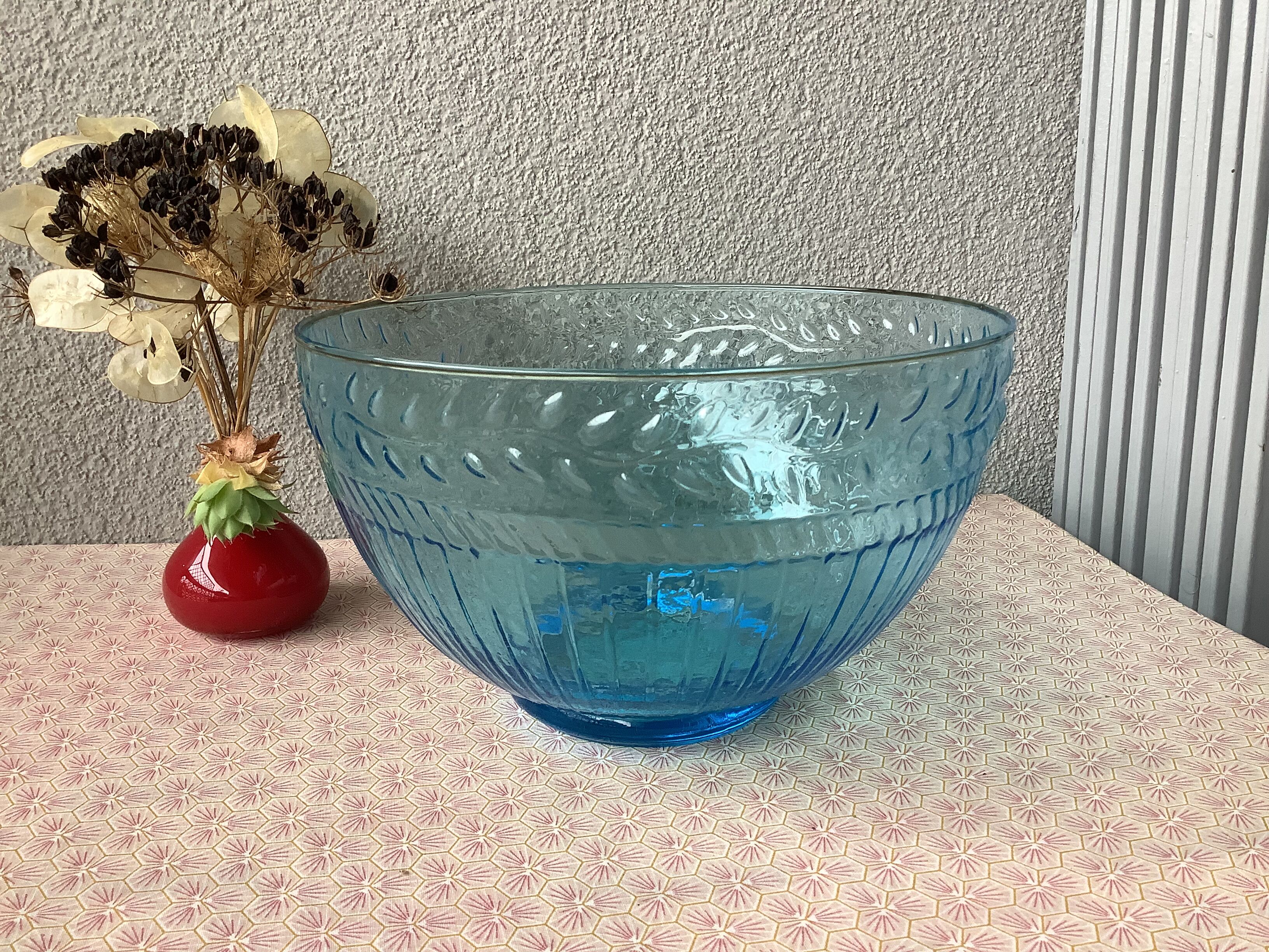Salad bowl in molded glass pressed art deco fluorescent blue