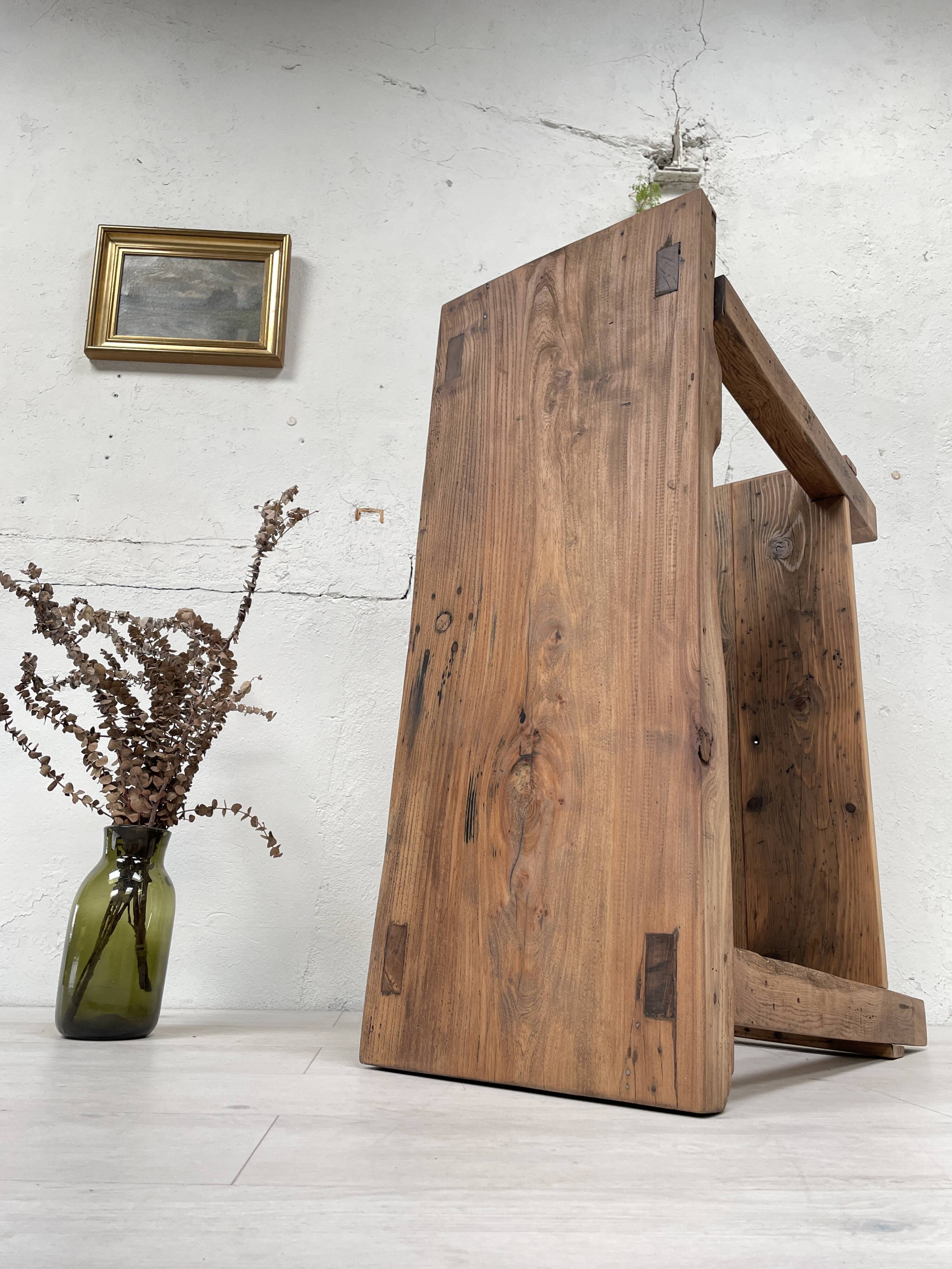 Establishment / console in raw wood