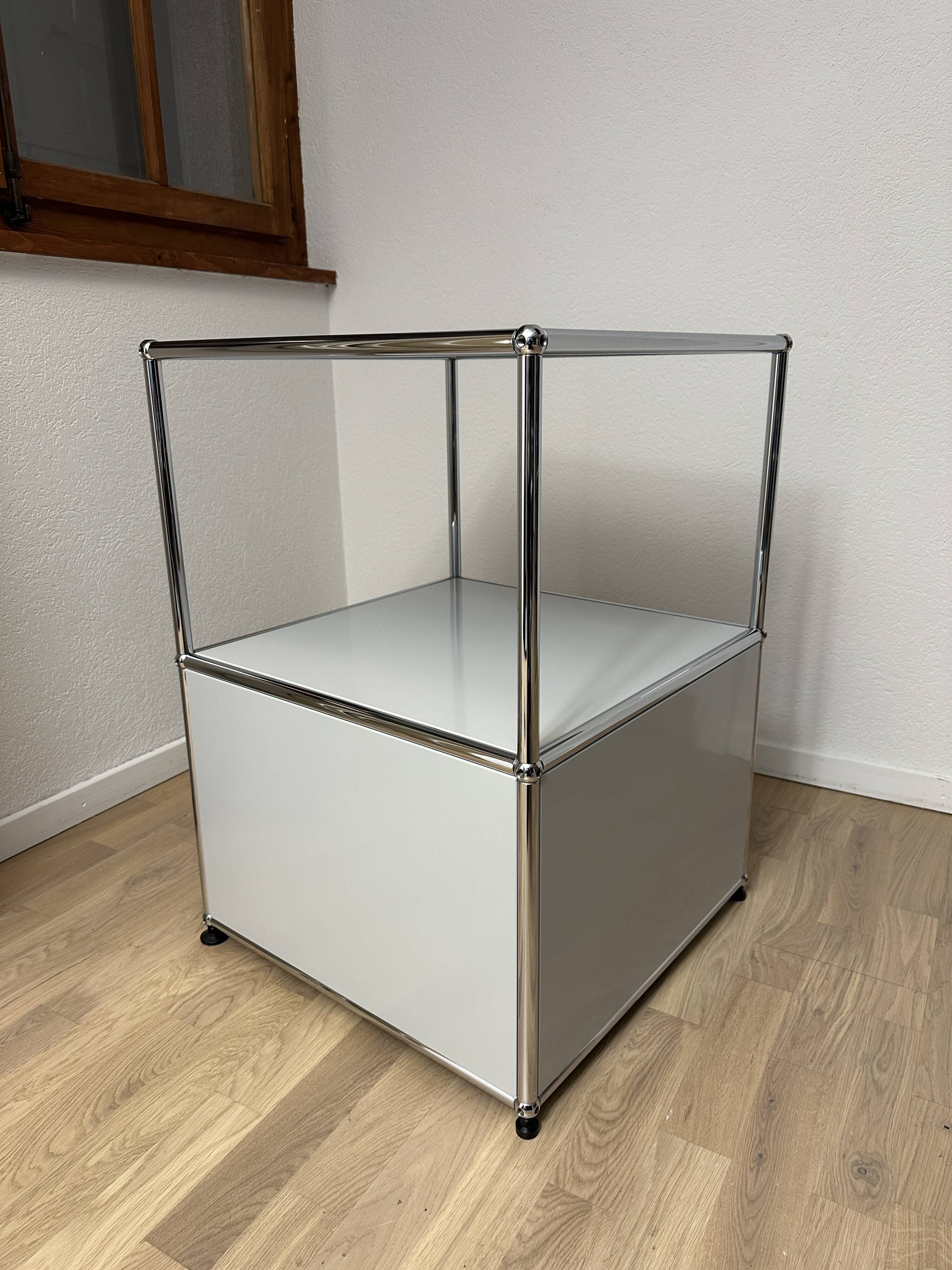 USM Haller shelf in light grey