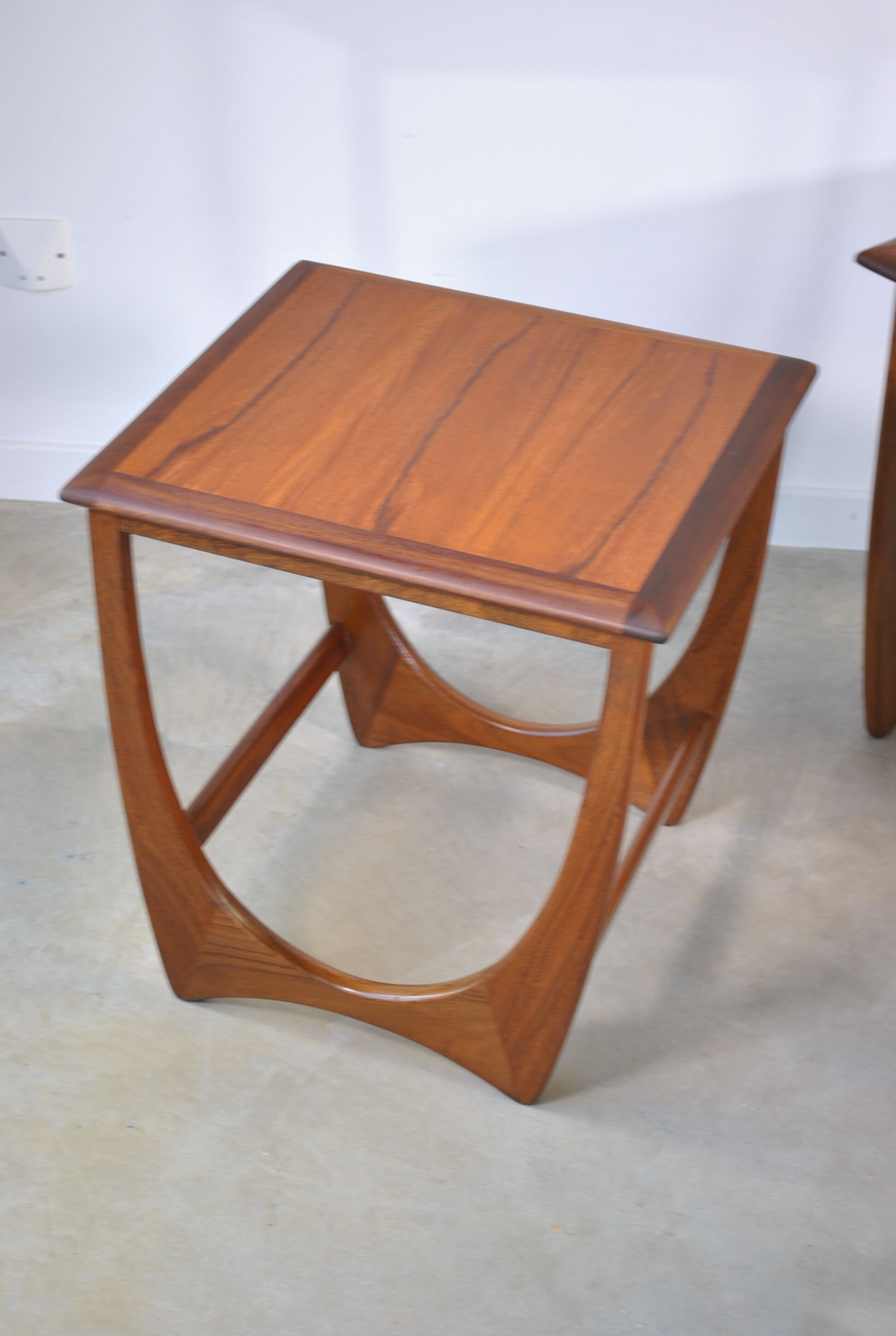 Large pull-out table G-plan 1950