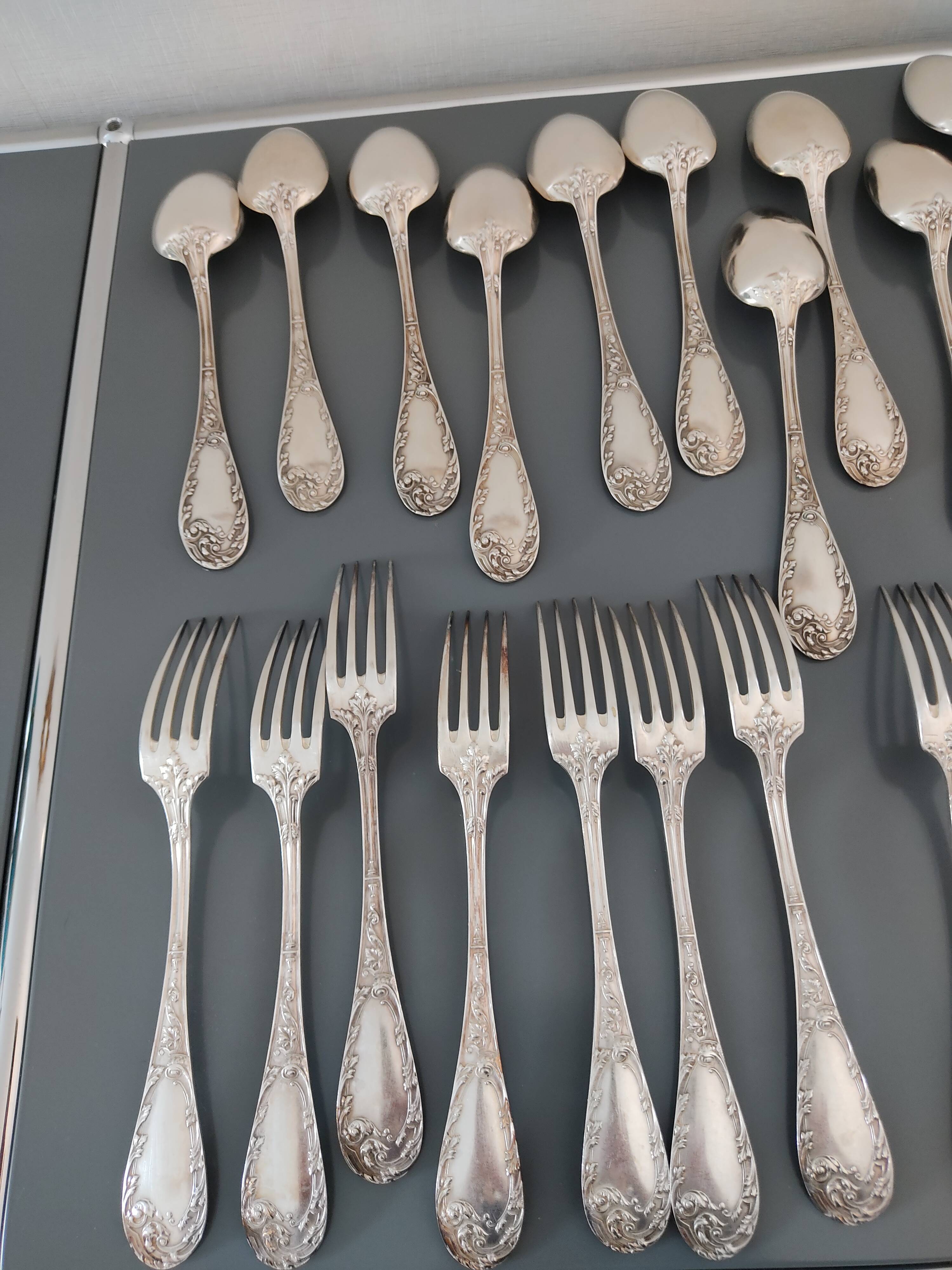 Housewife of 24 seats art deco