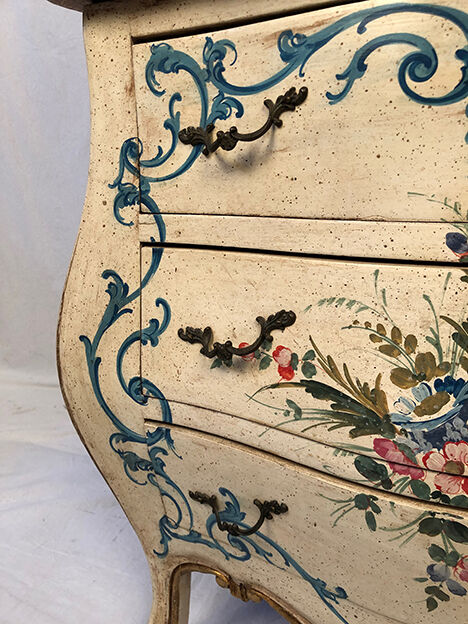 Venetian-style showcase chest of drawers in lacquered wood with flower painted decoration