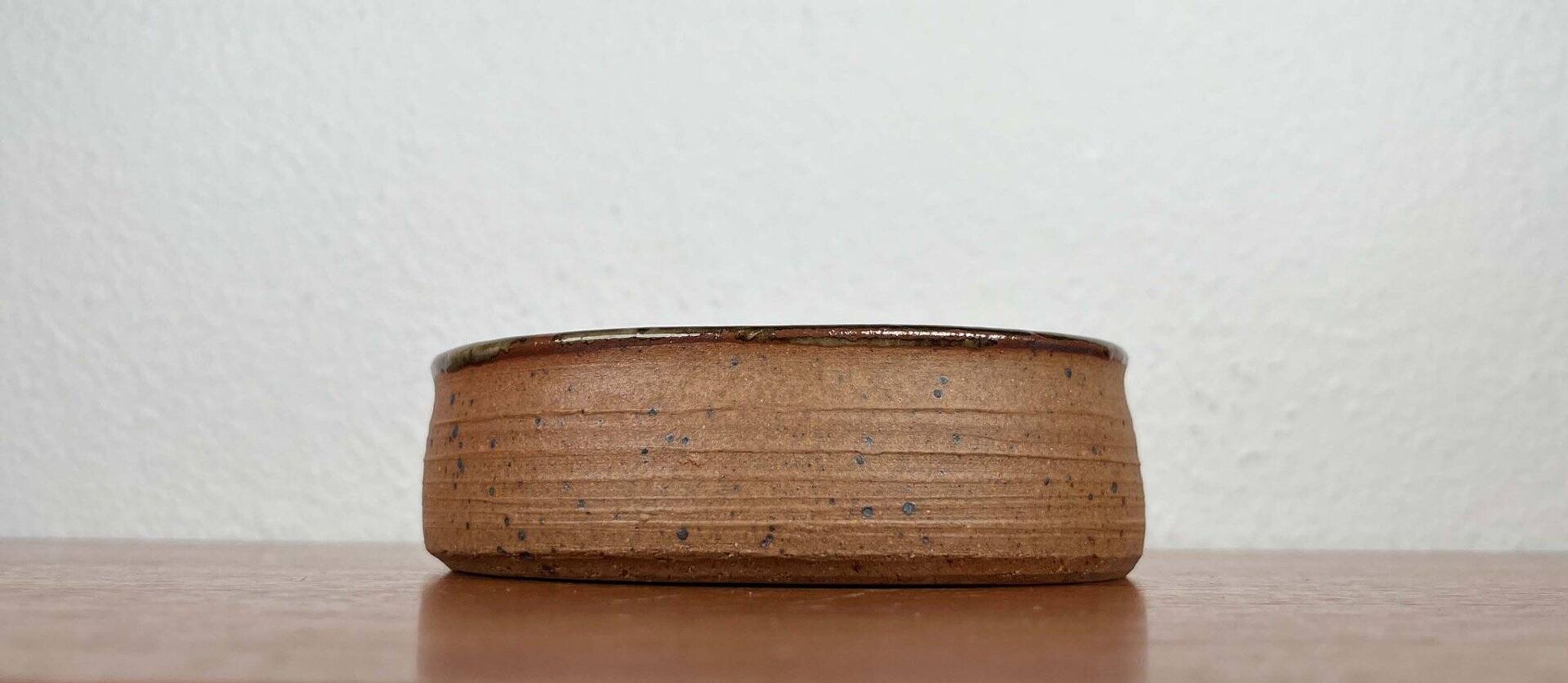 Mid-century modern Danish studio pottery bowl by Bente Lemche, 1960s.