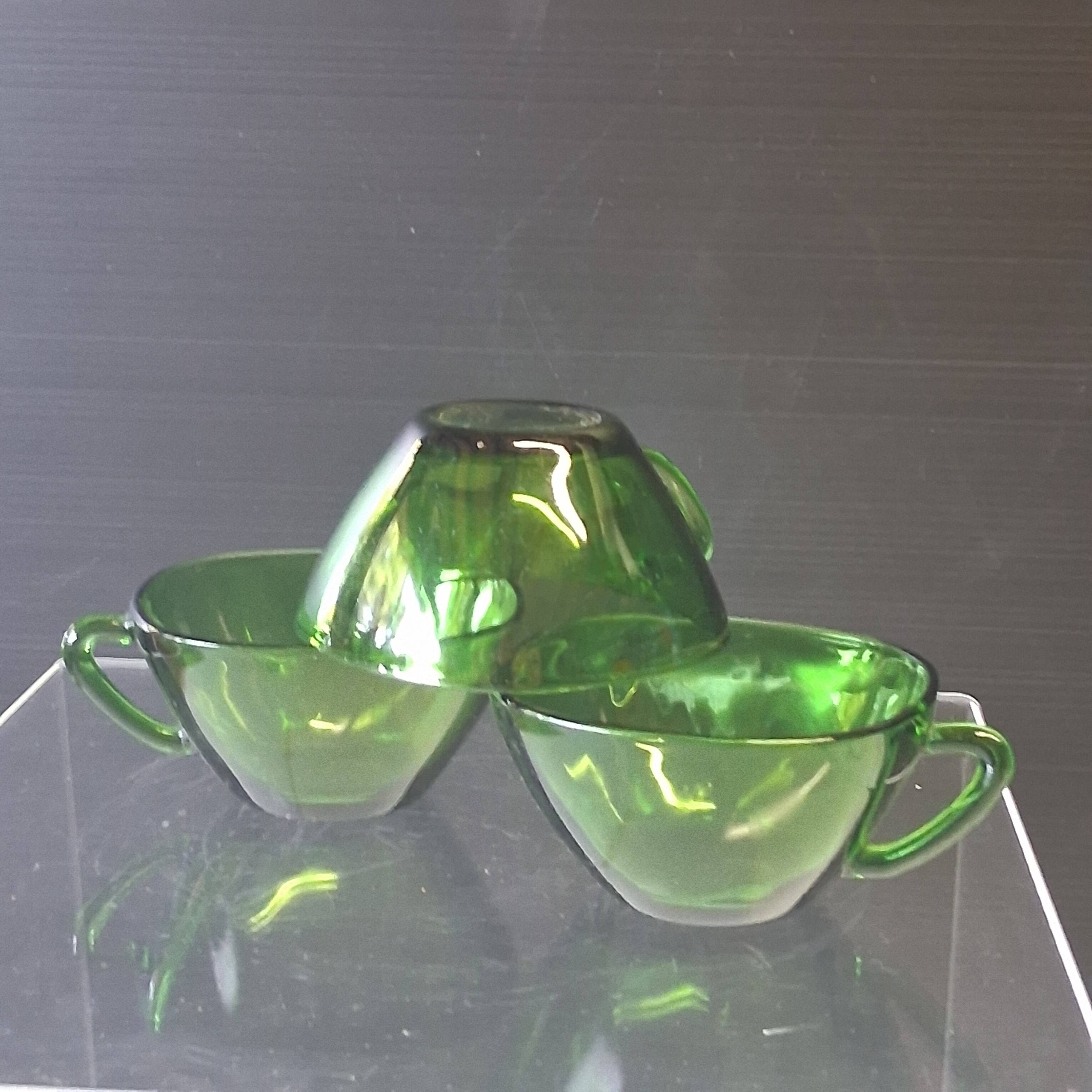 Set of 3 green glass cups from Vereco in very good condition.