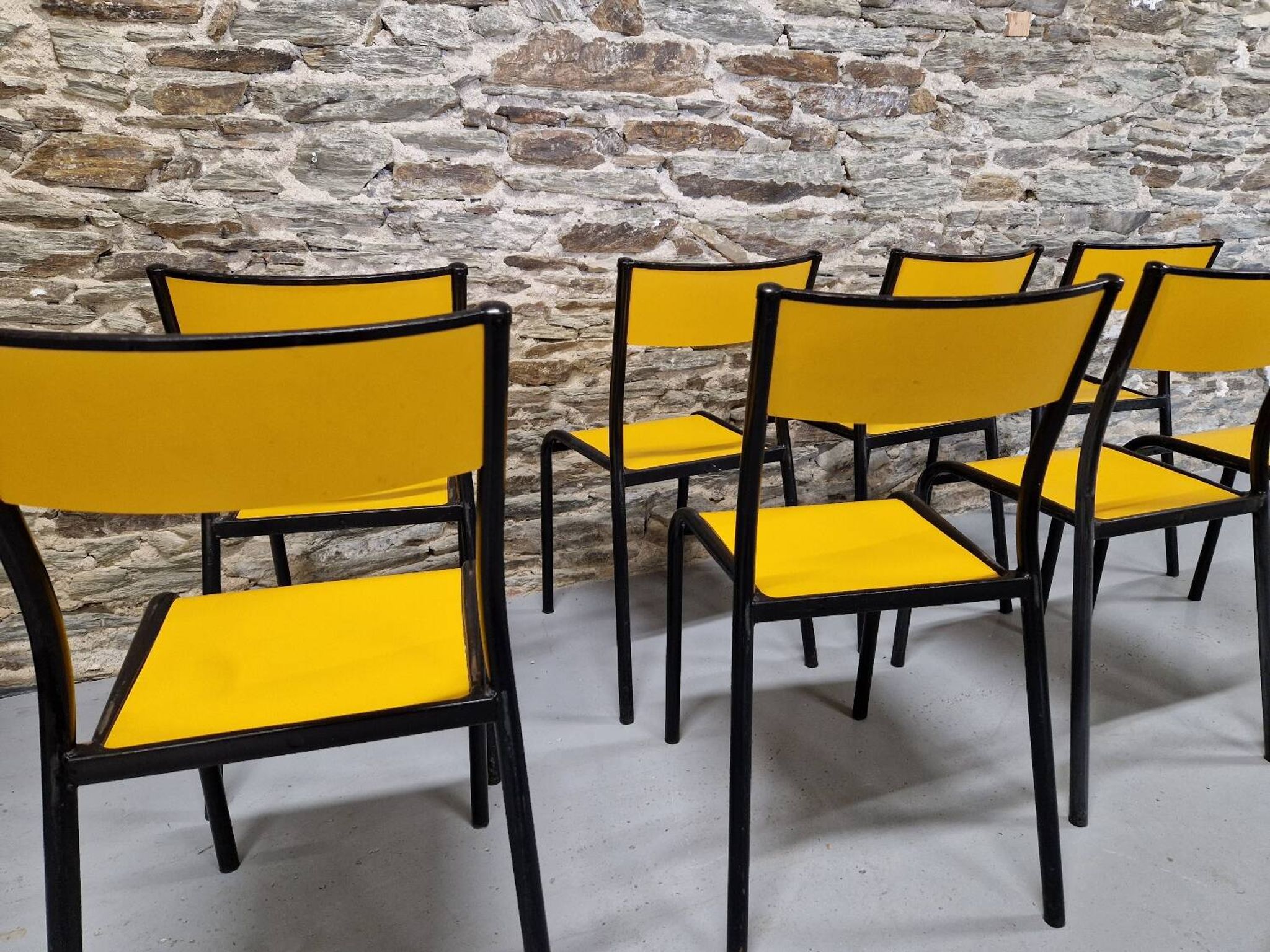 Lot de 8 chaises jaunes mullca 510
