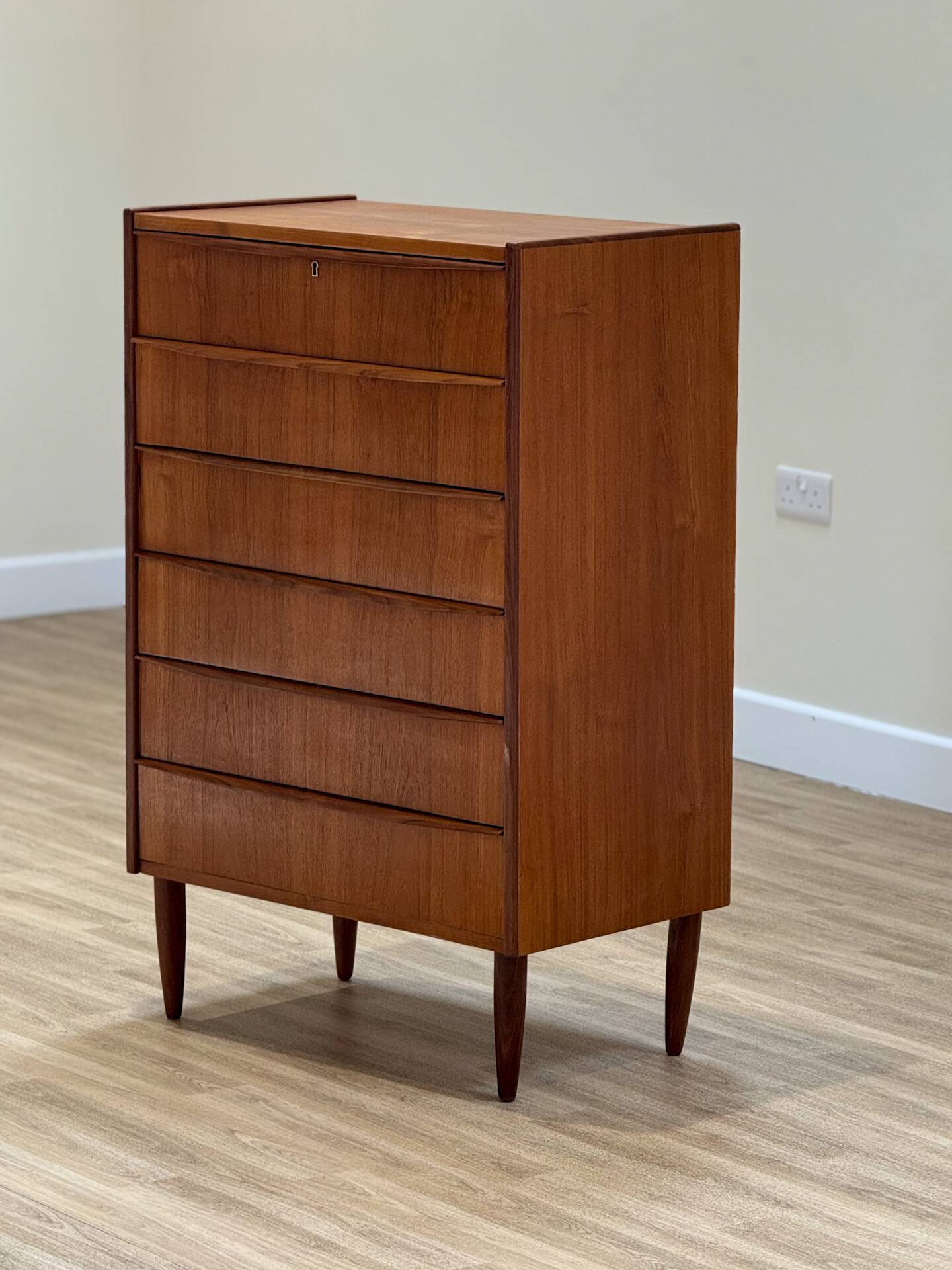 Commode (fabriquée au Danemark 1950)