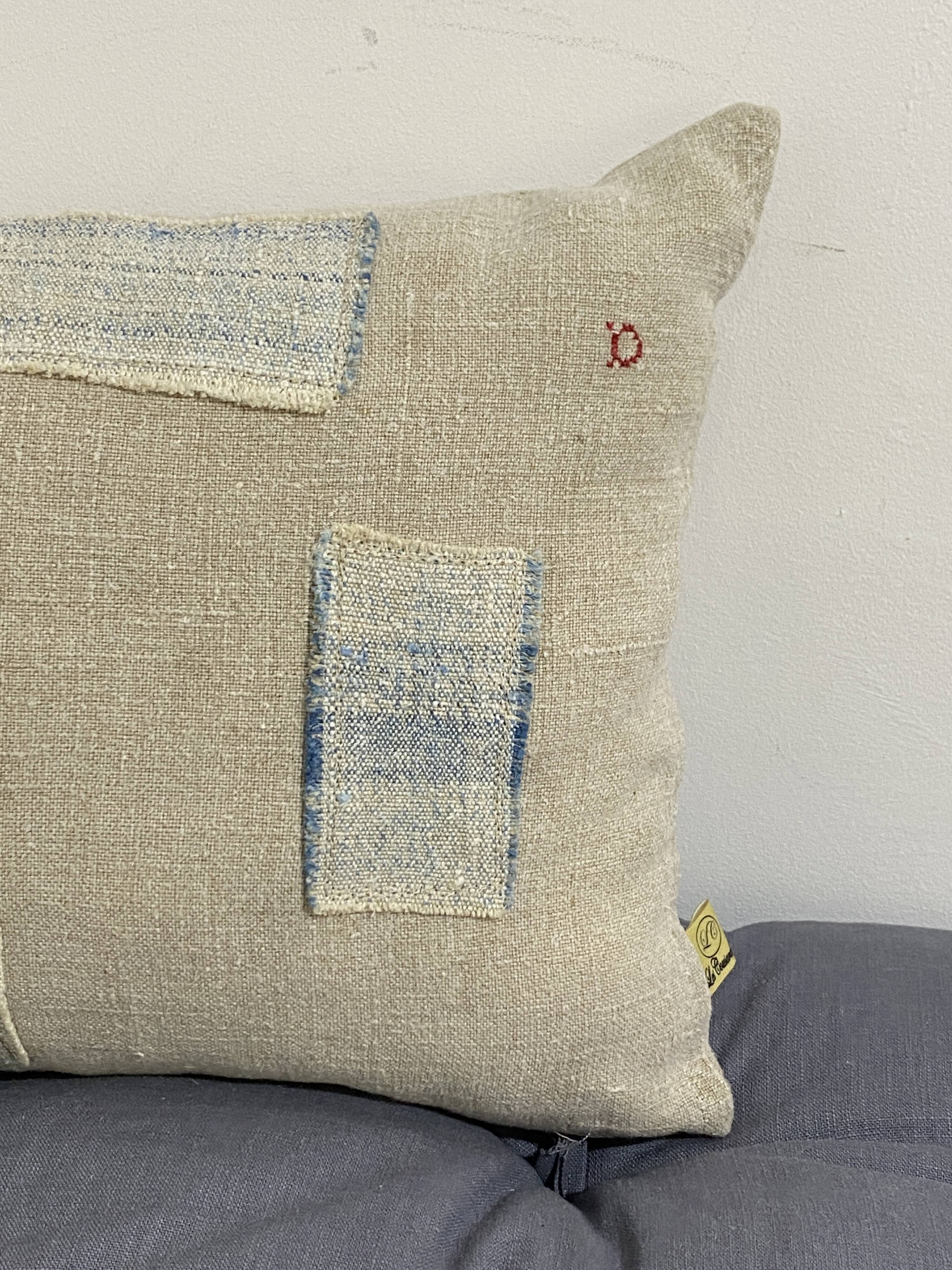 Coussin en toile ancienne style Kilim