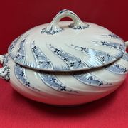 Antique Lunéville earthenware tureen, 28 x 22 x 16 cm