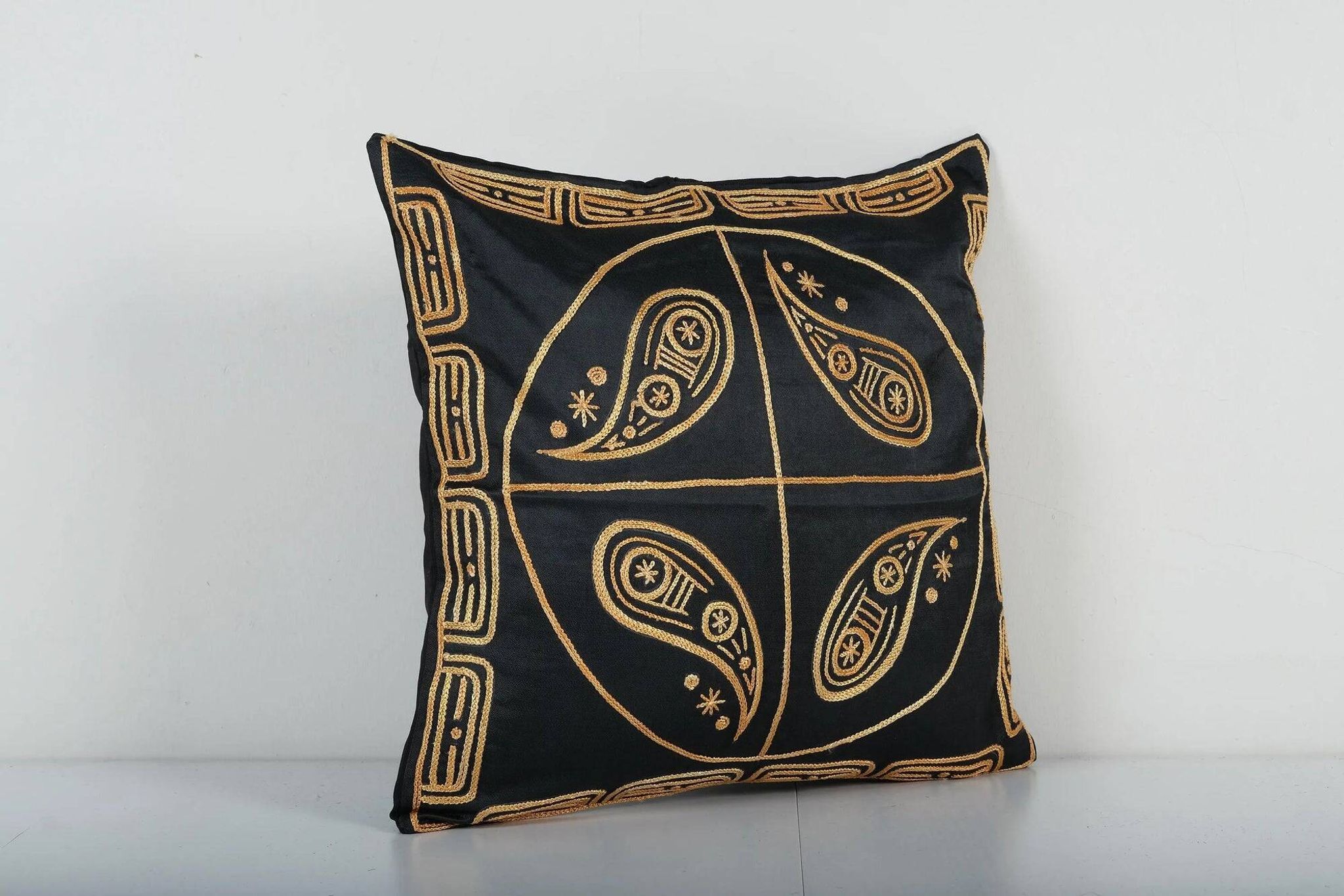Vintage embroidered cushion cover 43x46 cm