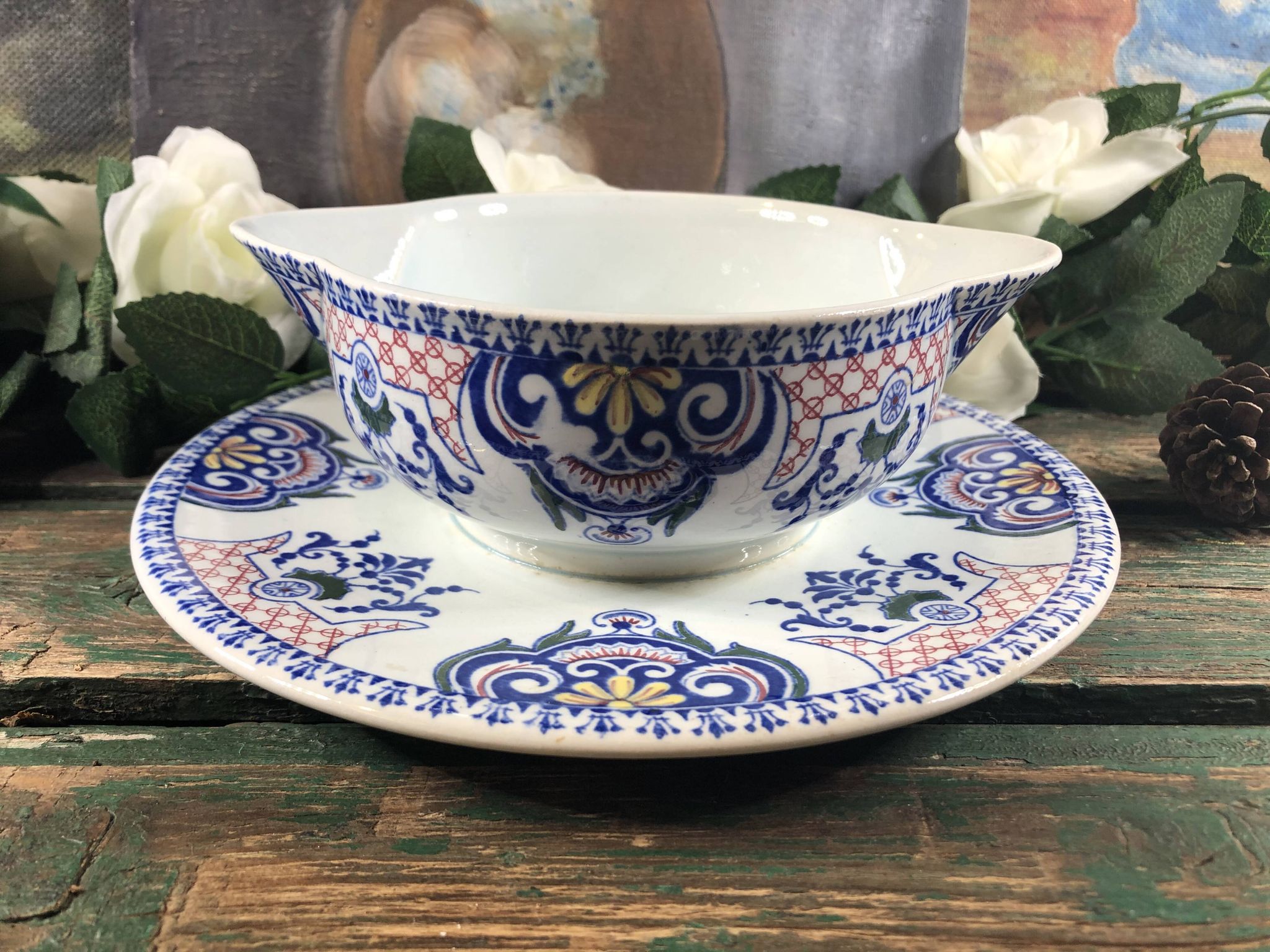 Gravy boat and its frame Gien Royal