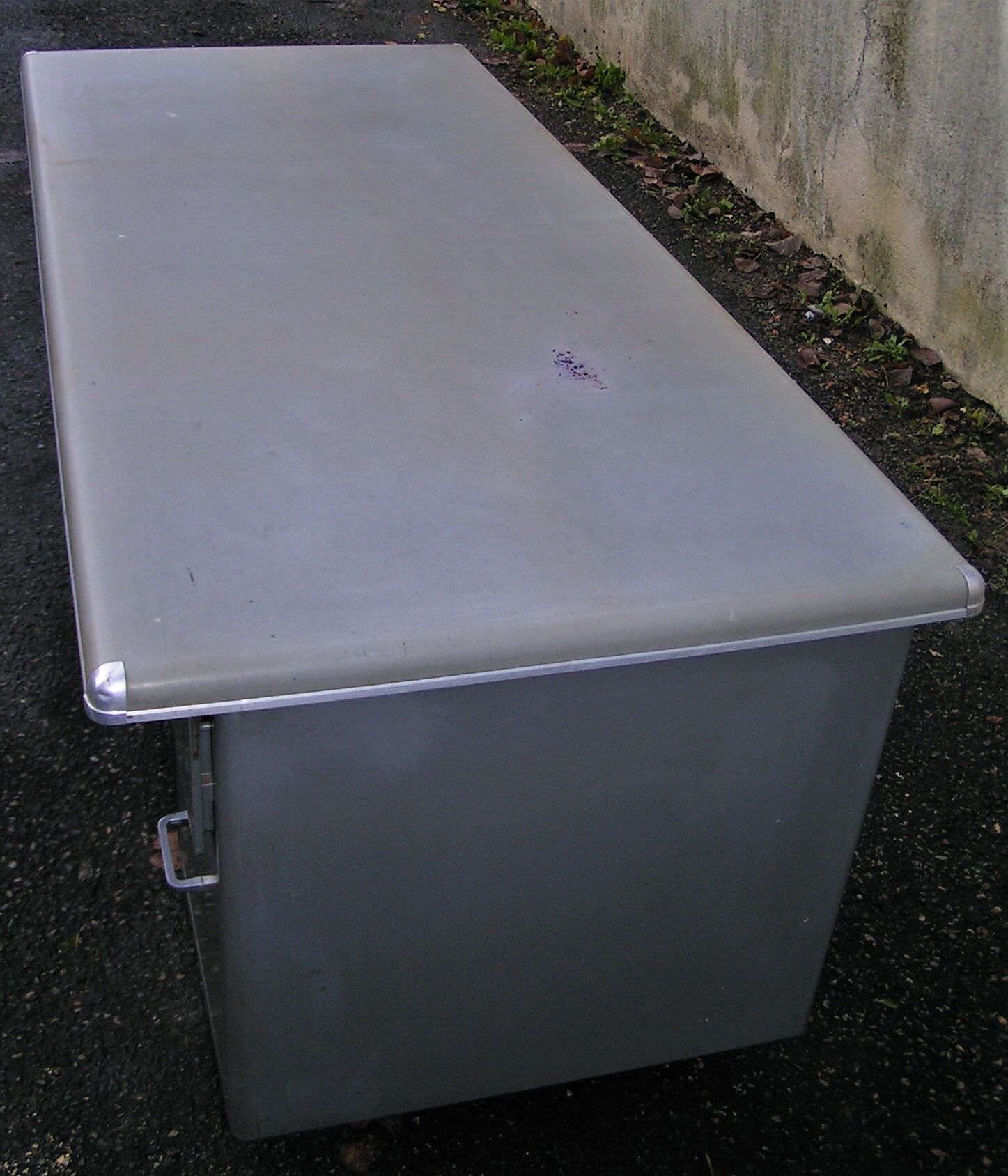 Bureau en métal