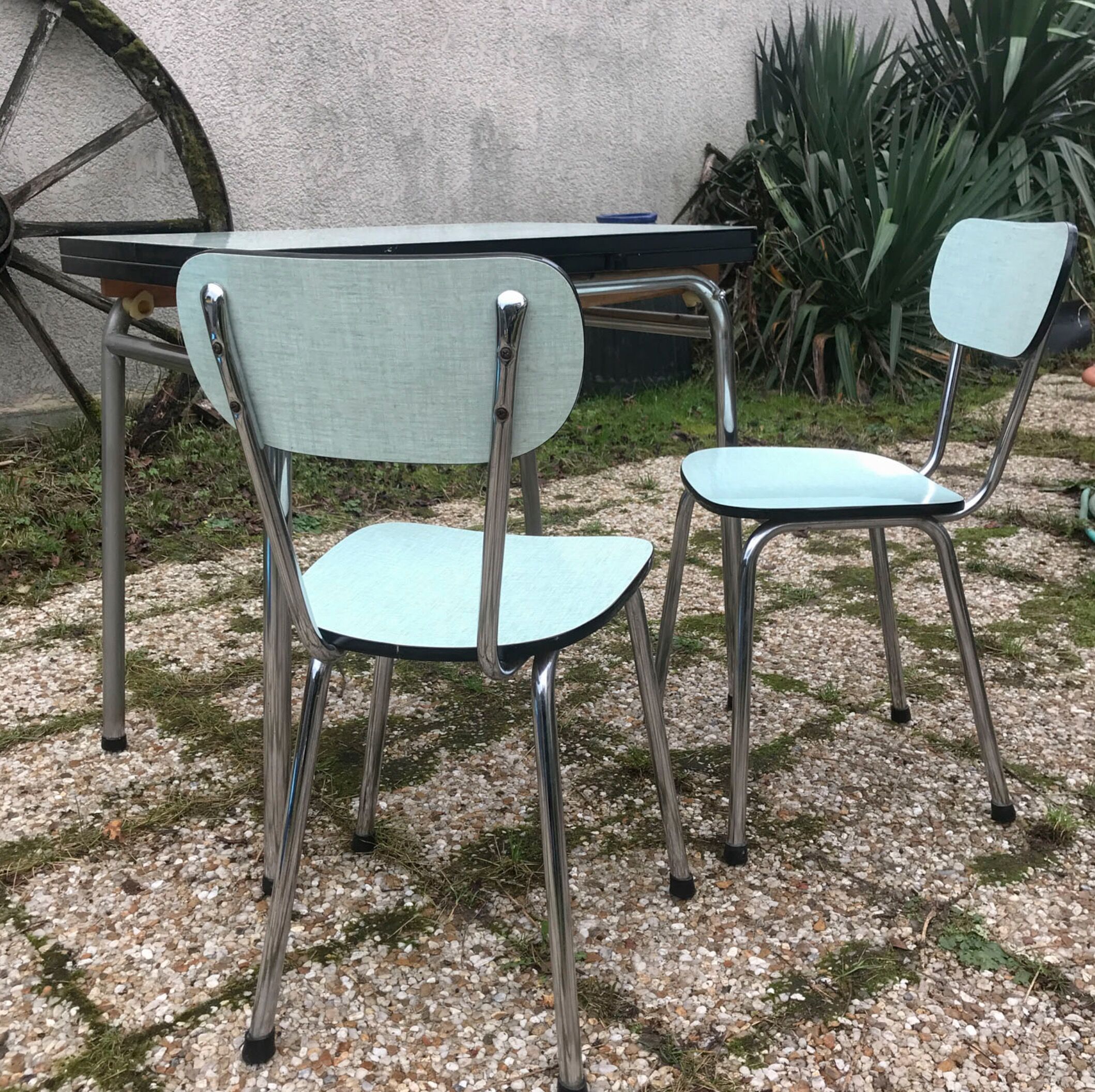 Table and chairs in water green formica