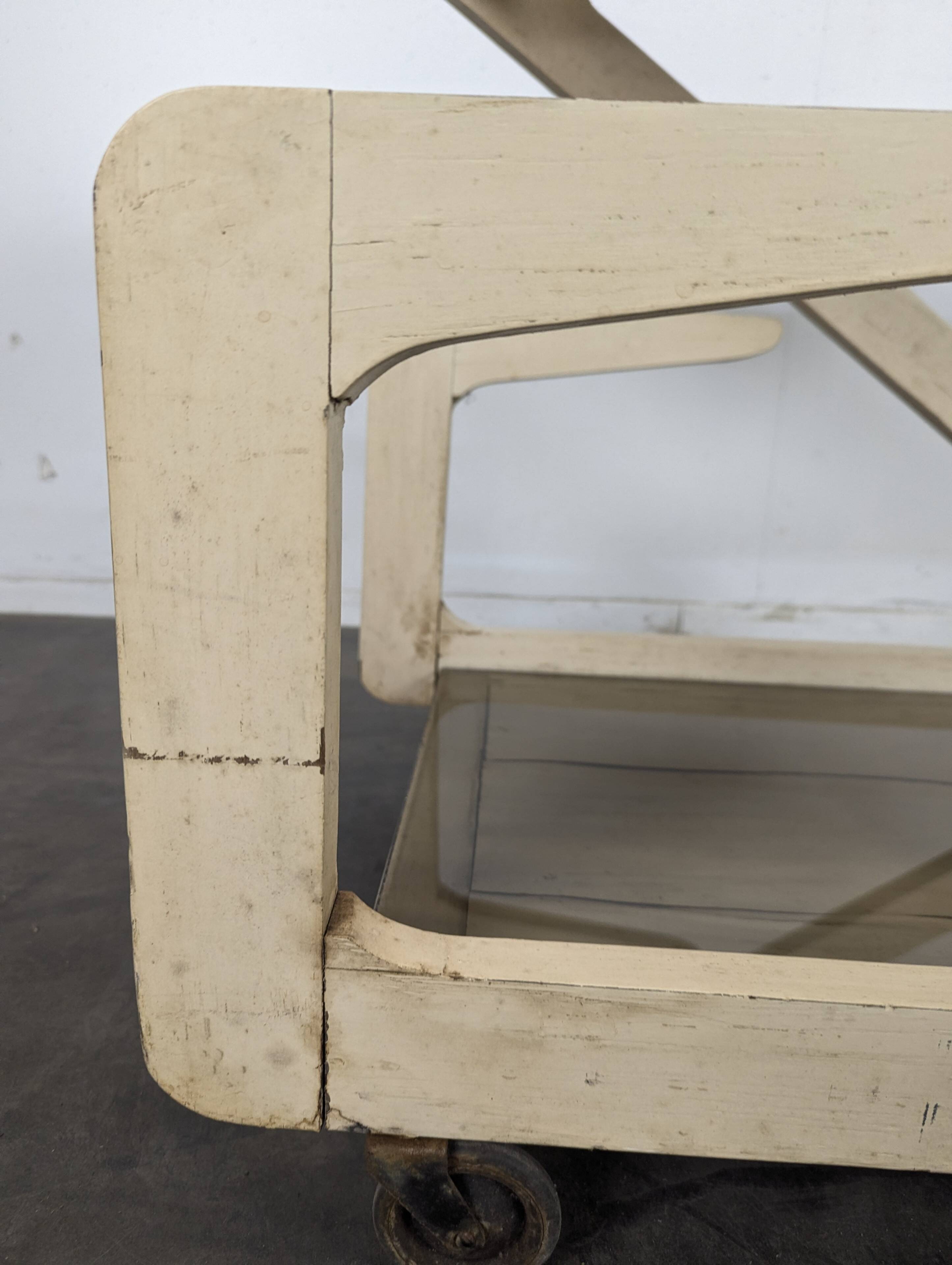 White lacquered Z-shaped rolling dessert trolley with smoked glass from the 1970s.