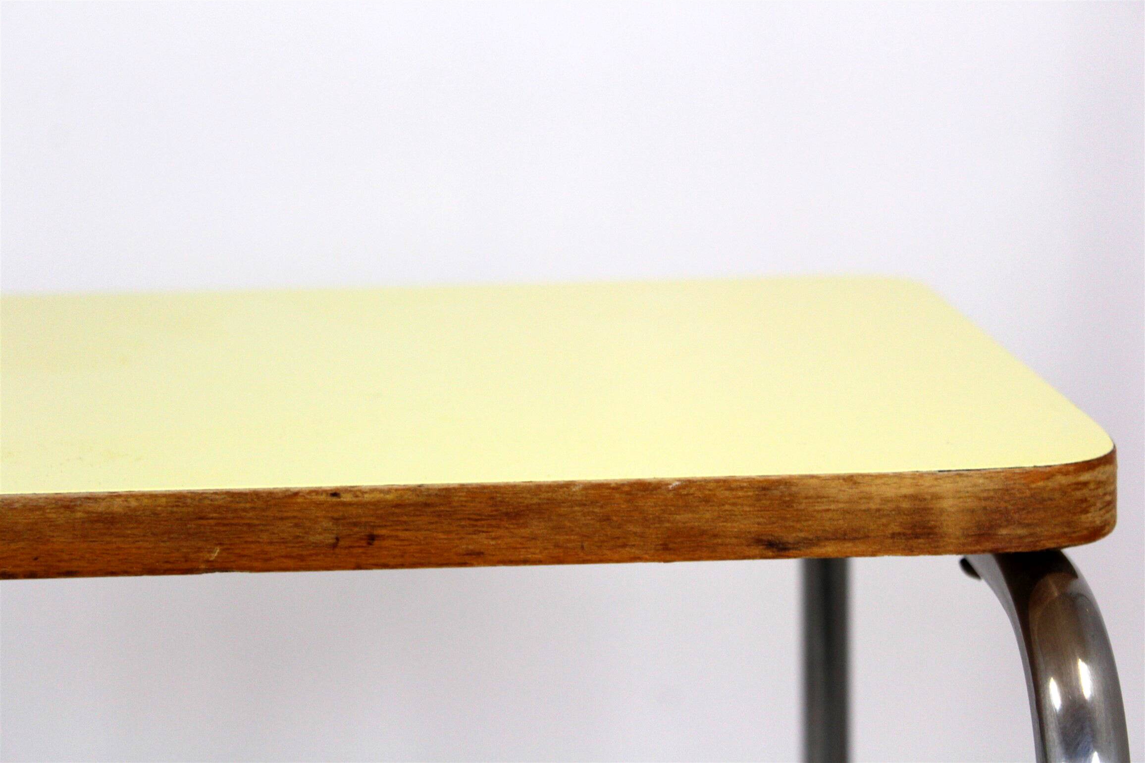 Table d'appoint Bauhaus en acier tubulaire, Tchécoslovaquie, années 1940