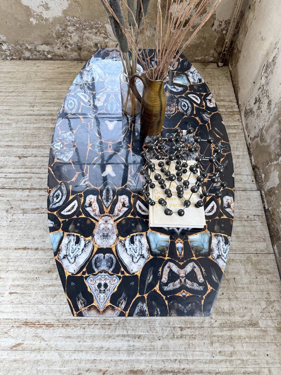 90s coffee table with Agate stone effect.