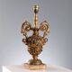 Lampe ancienne en forme de vase néoclassique en bois doré XIXe siècle