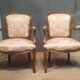 Paire de fauteuils tapissés de style Louis XV