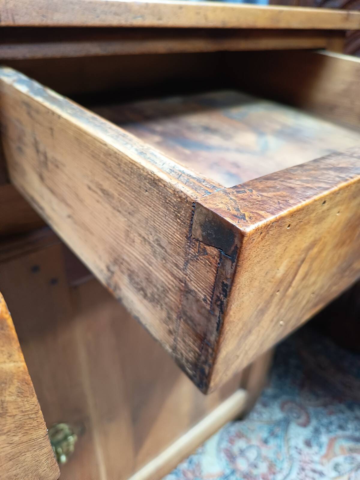 Louis XVI height-adjustable buffet in walnut