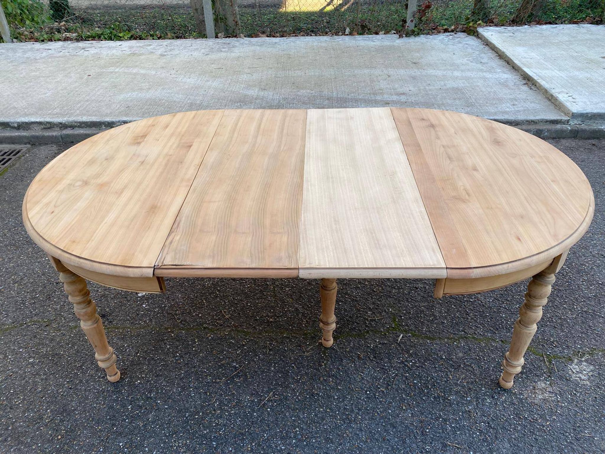 Renovated Louis Philippe round extendable dining table 118-200cm 19th century