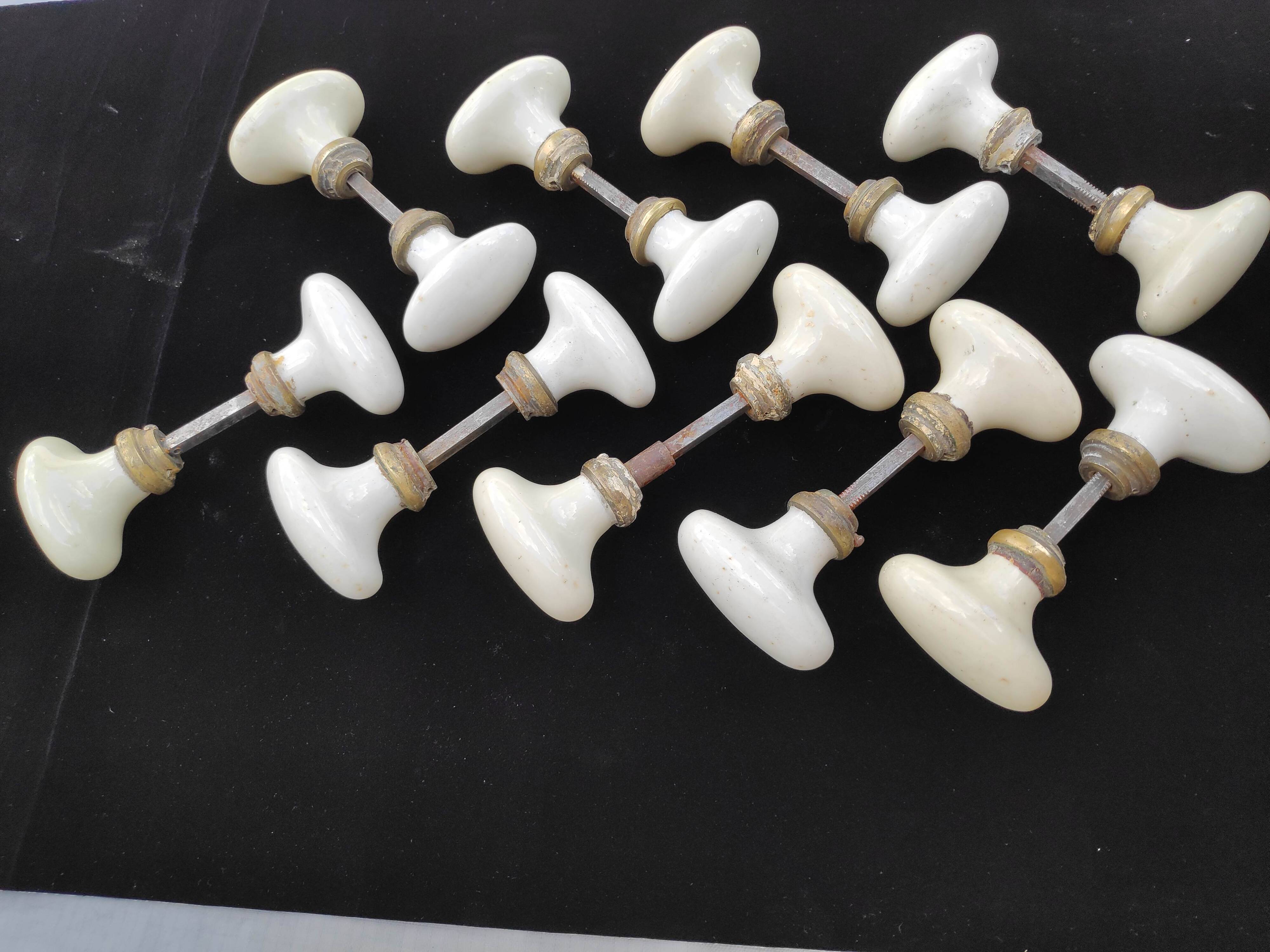 Set of 18 porcelain handles (B-0049-1)