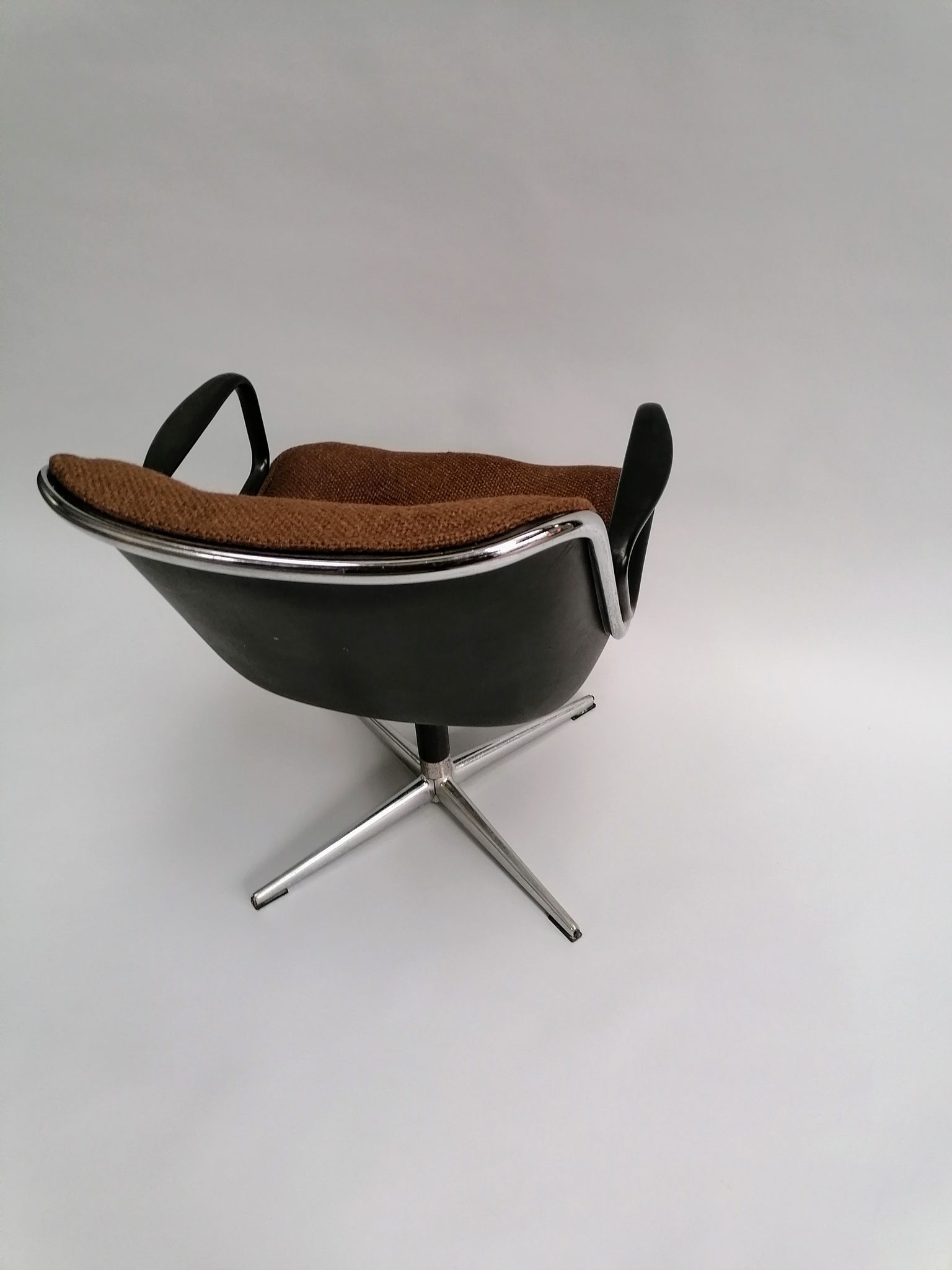 Fauteuil "executive chair" de Charles Pollock, édition Knoll 1er serie