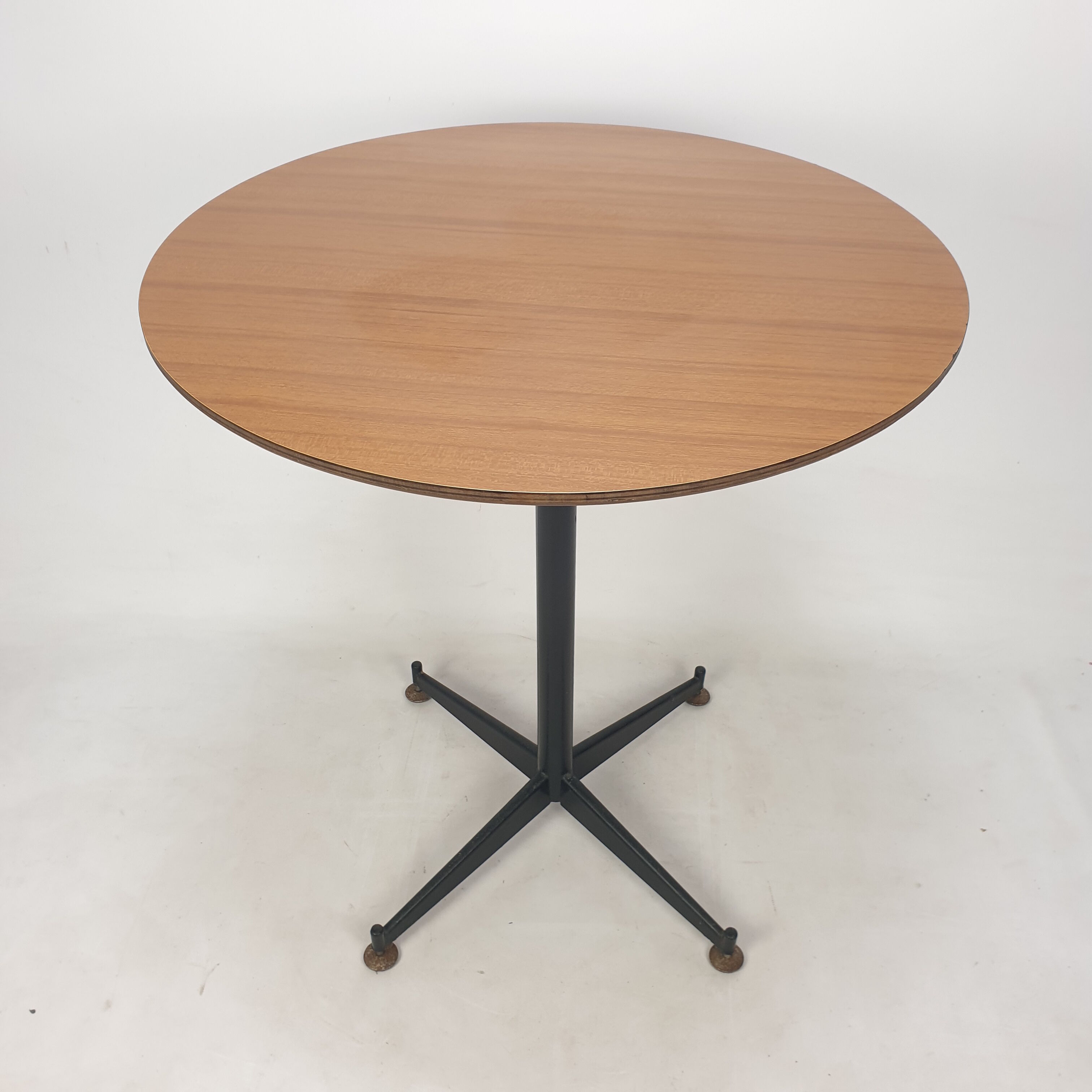 Table à manger ou d’appoint italienne années 1960