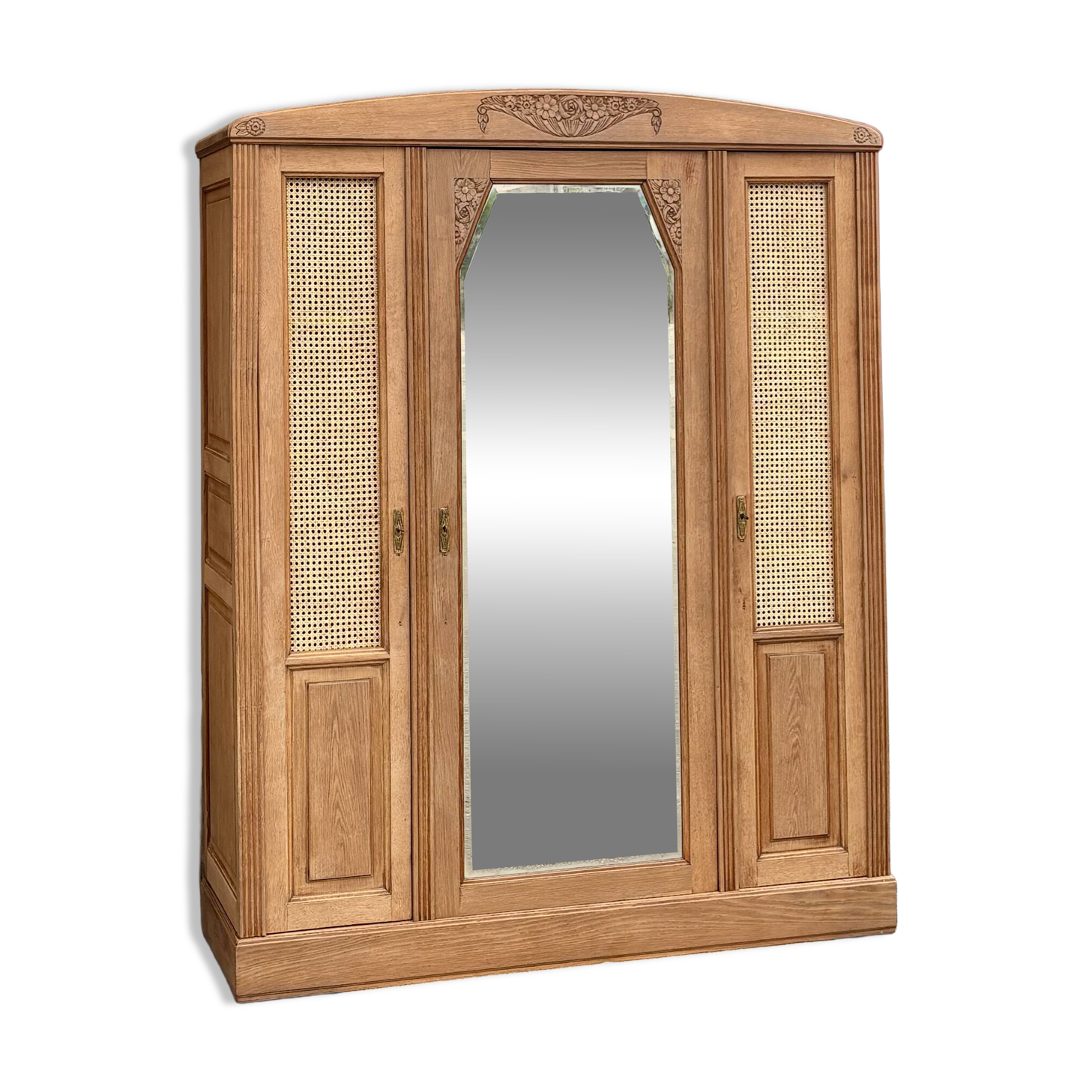 Grande armoire ancienne en chêne massif brut et cannage / dressing