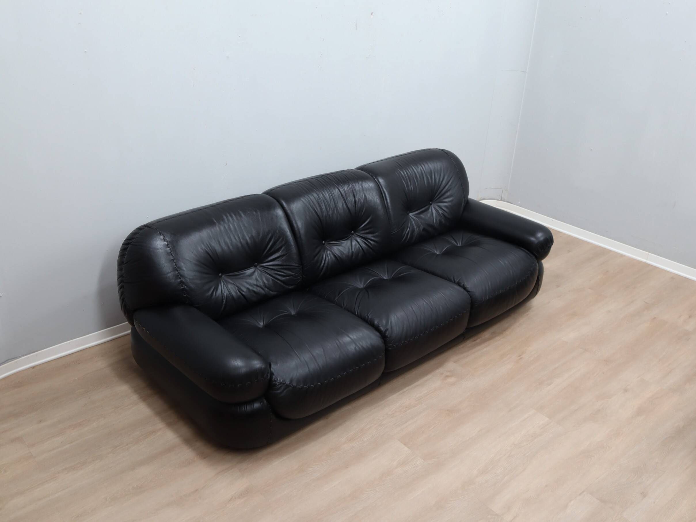 3-Seater black leather Sapporo sofa by Mobil Girgi 1970s
