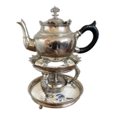 Bouilloire plaquée argent J.N. Daalderop & Zn., brûleur et support, plat à frotter, chauffe-théière, antique