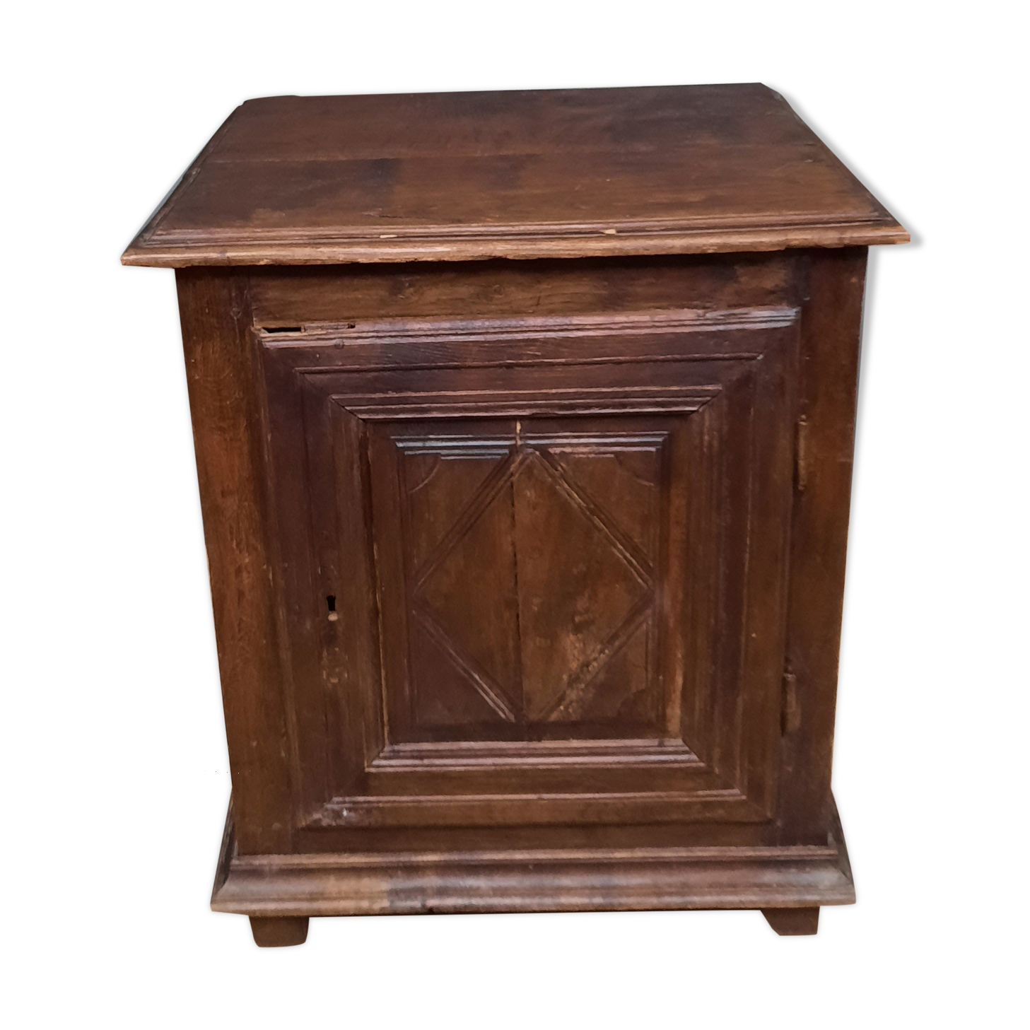 Louis XIII buffet at one door