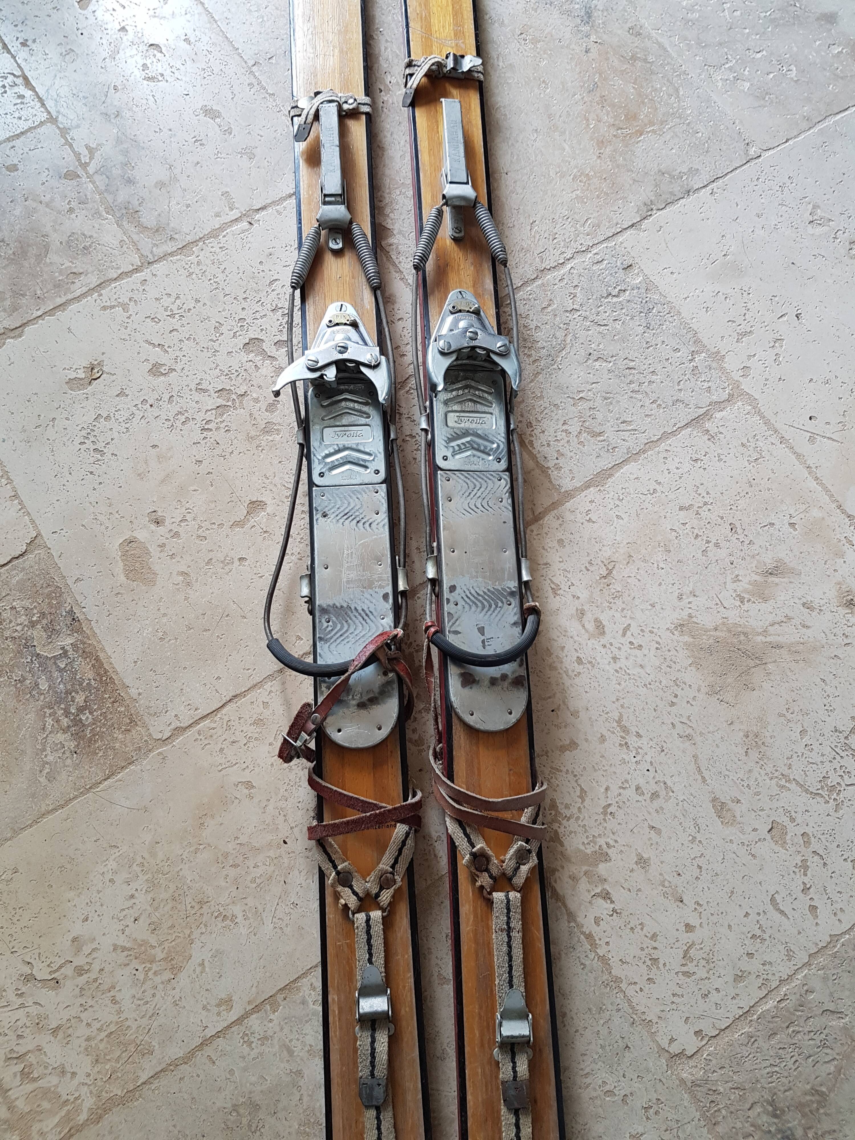 Nordic skiing in wood and skin former