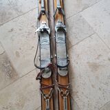 Nordic skiing in wood and skin former