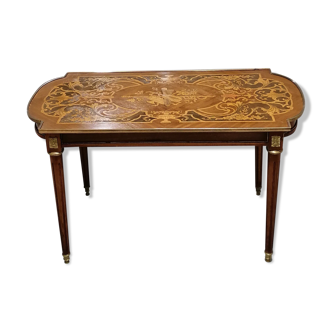 Coffee table in marquetry and brass ornaments