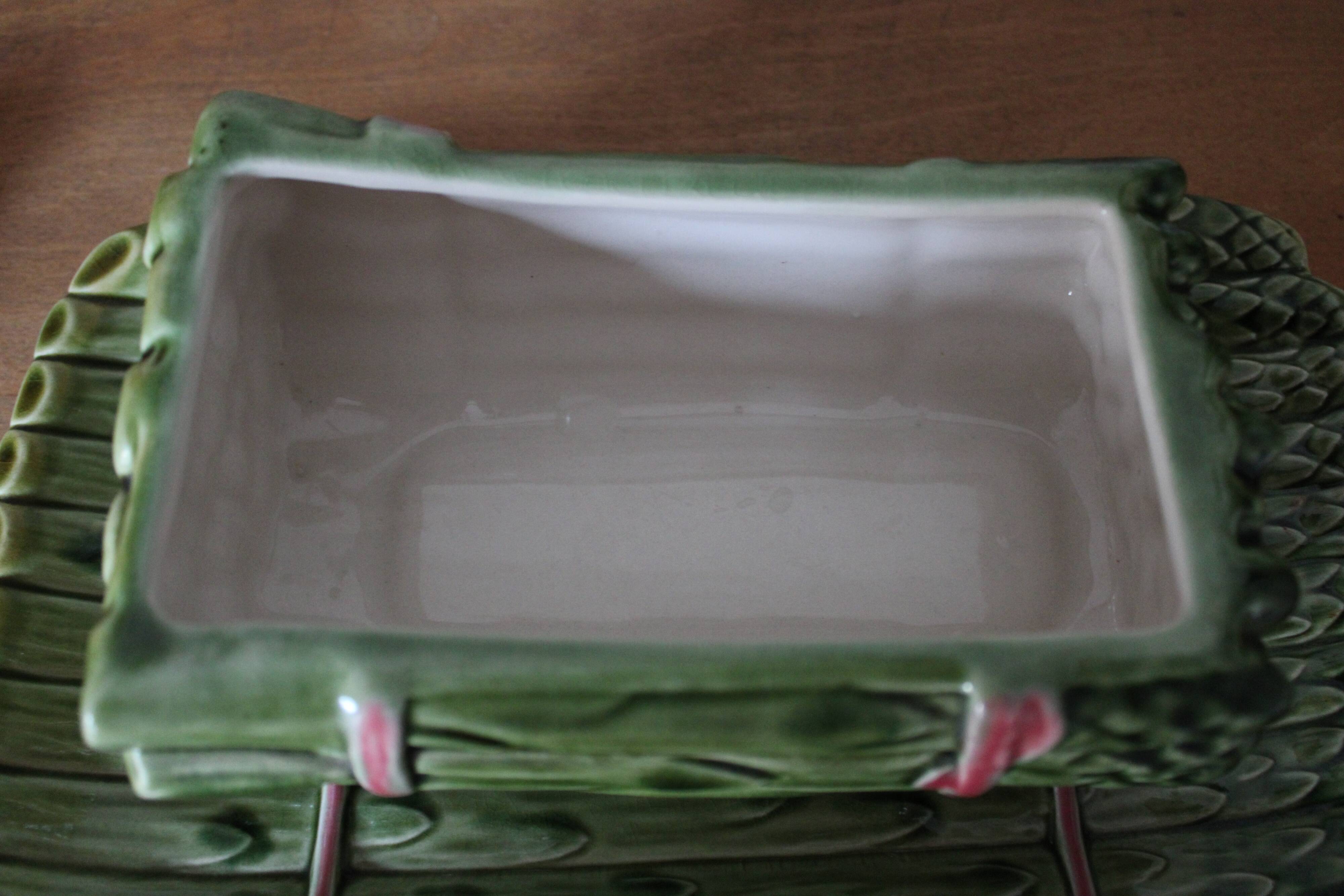 Saucer in the shape of asparagus