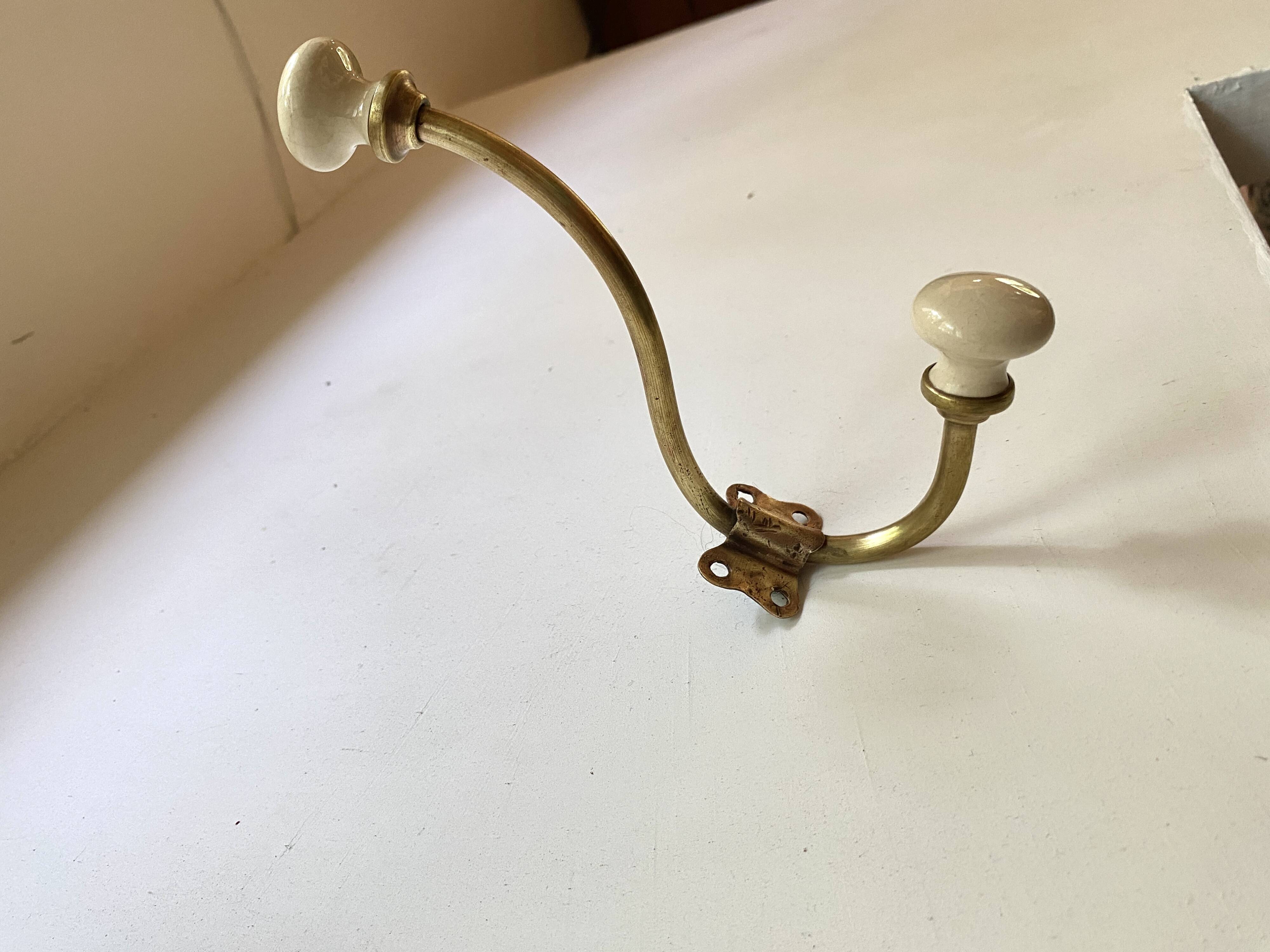 Double coat hook, brass and ceramic